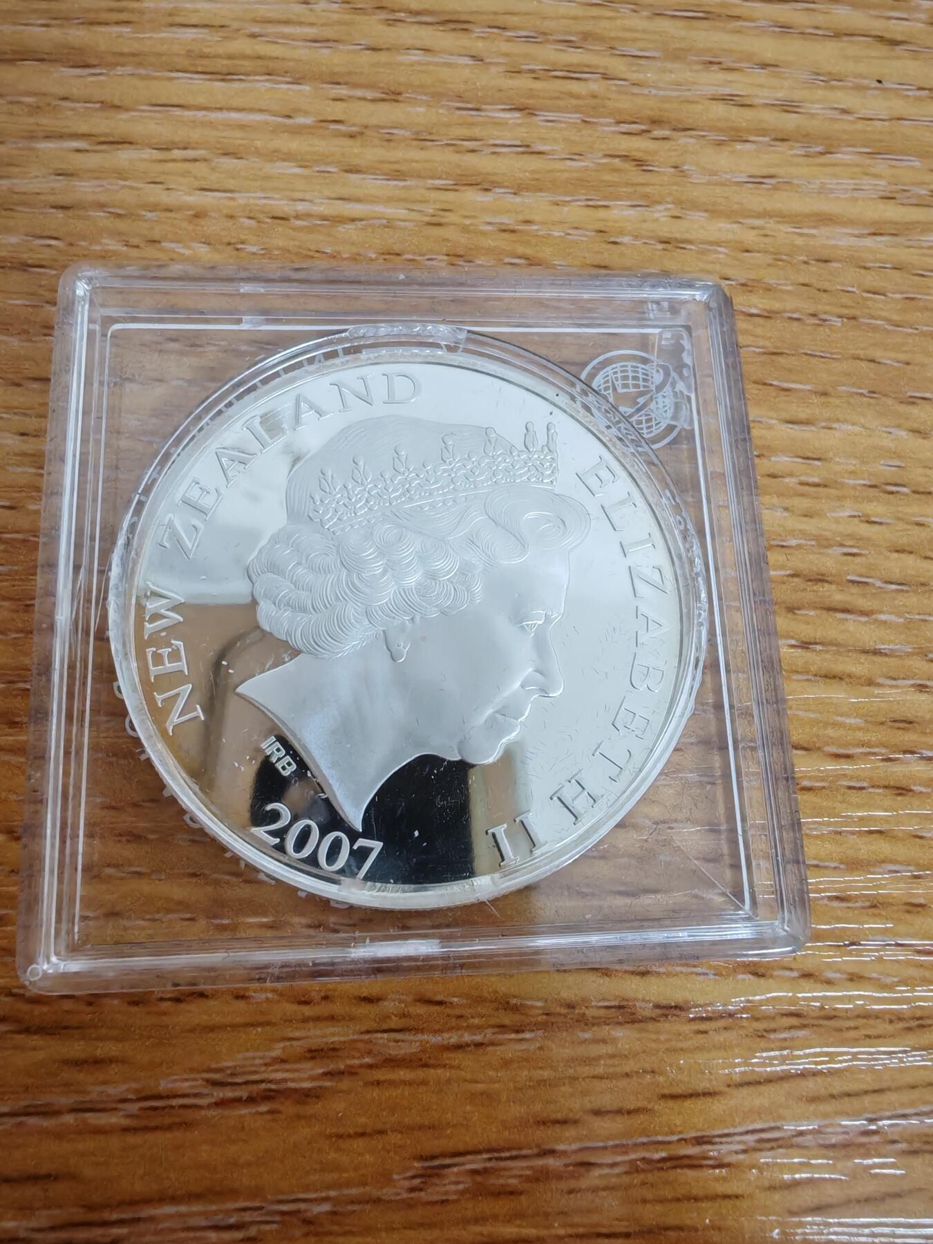 长老汇龙年精选第三十三场拍卖 2007新西兰国际极地年1元精制银币，小方盒