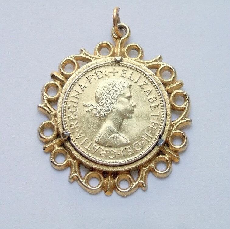 英国1964年 伊丽莎白镀金高浮雕精制币章吊坠 40MM