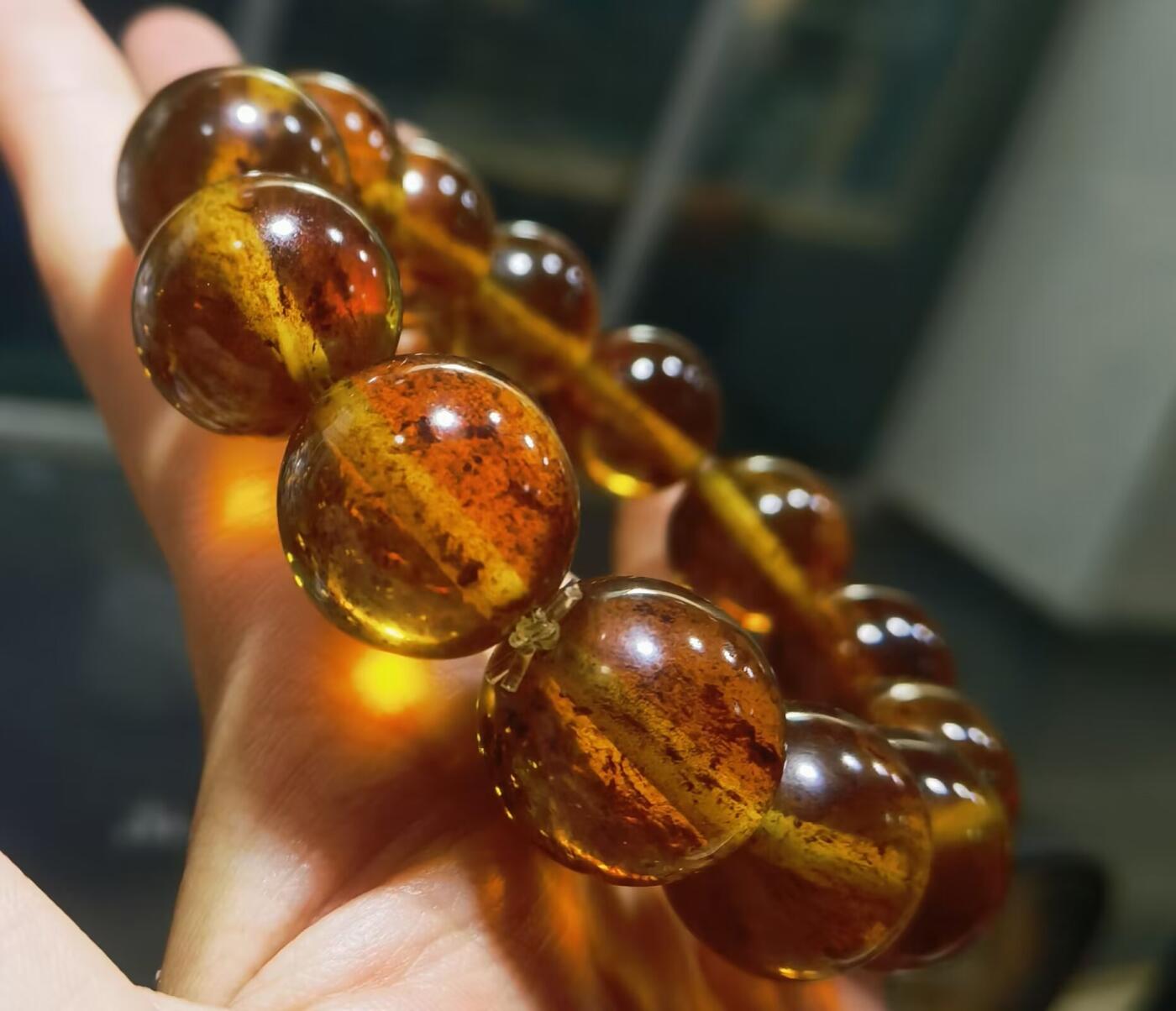 天然琥珀佛珠手串男款内部可见天然火山灰等，全品 尺寸:1.8cm克重:47.9