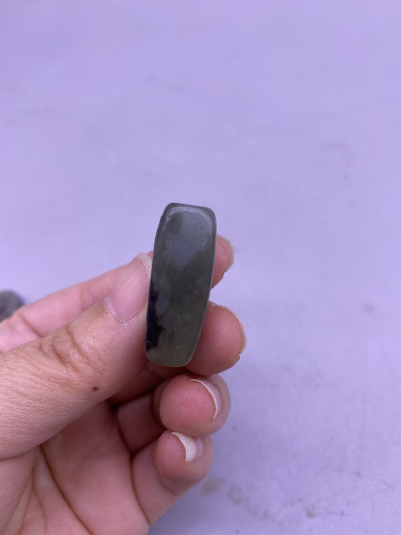 老和田玉锁2个，尺寸分别2.6/3.2厘米，品相如图，300包快递