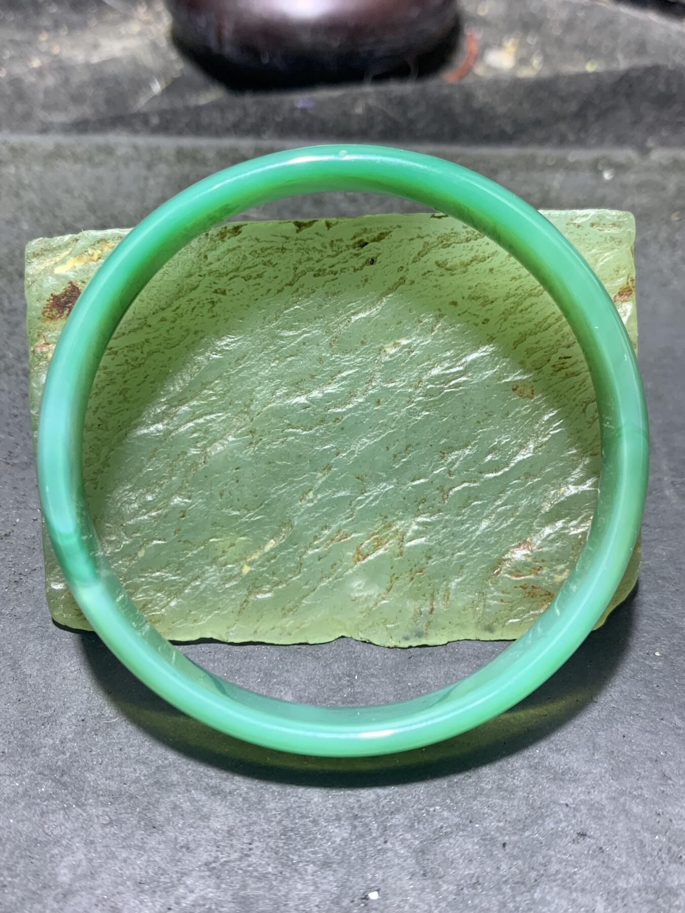 缠丝玛瑙通货小手镯1只，
