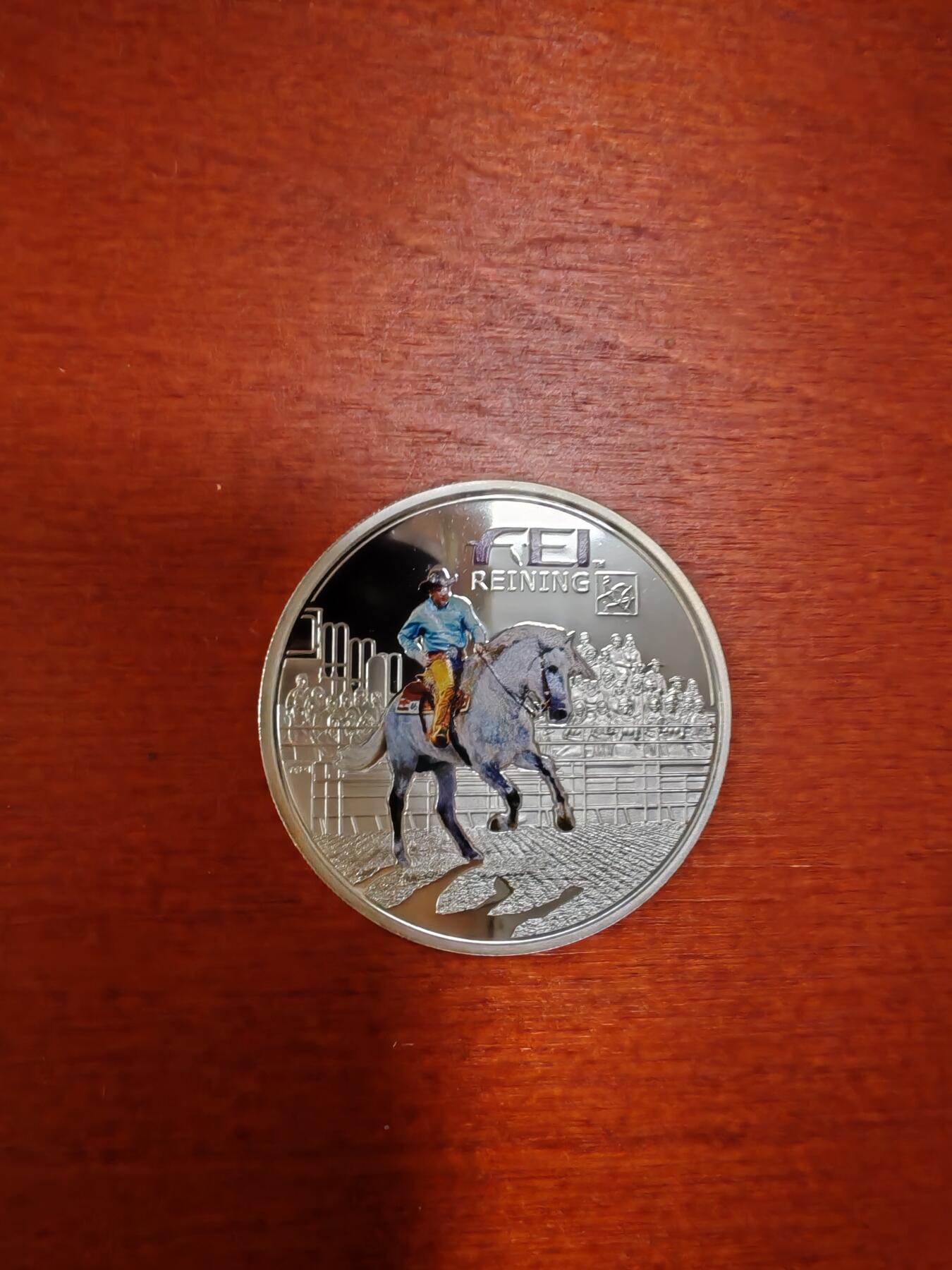 长老汇龙年精选第三十三场拍卖 2013安道尔马术5第纳尔彩色银币，2000枚（2）