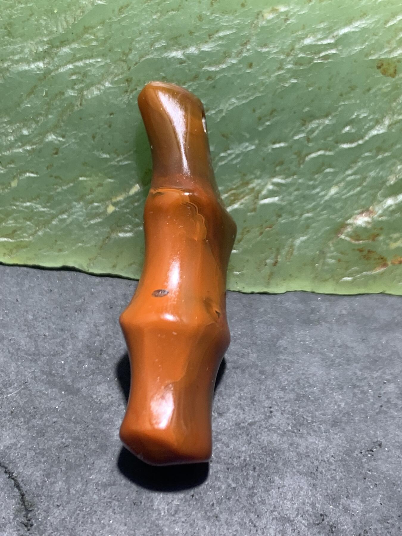 战国红玛瑙雕刻竹节吊坠一个，，