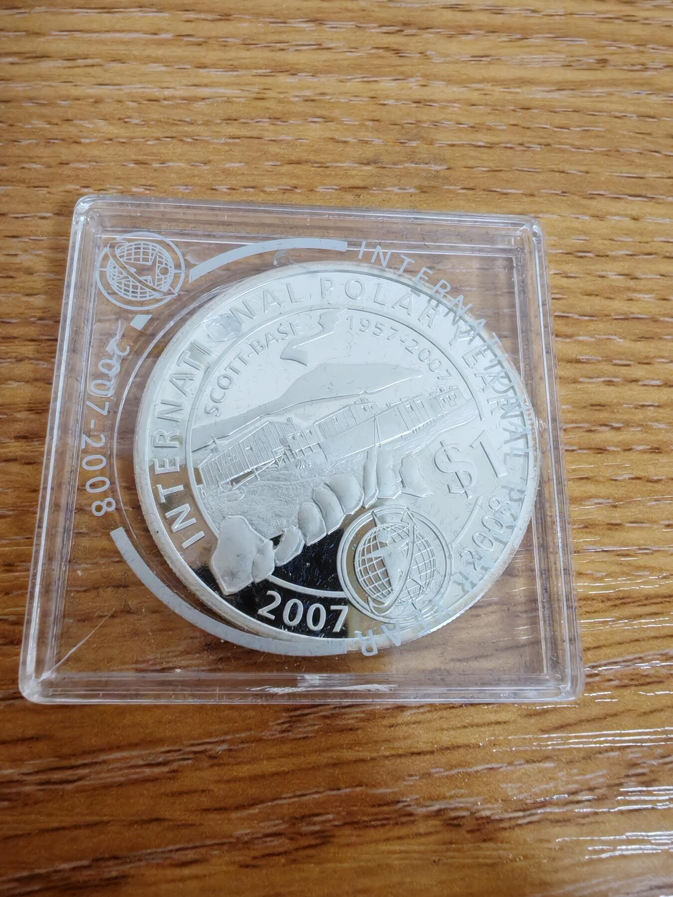 长老汇龙年精选第三十三场拍卖 2007新西兰国际极地年1元精制银币，小方盒
