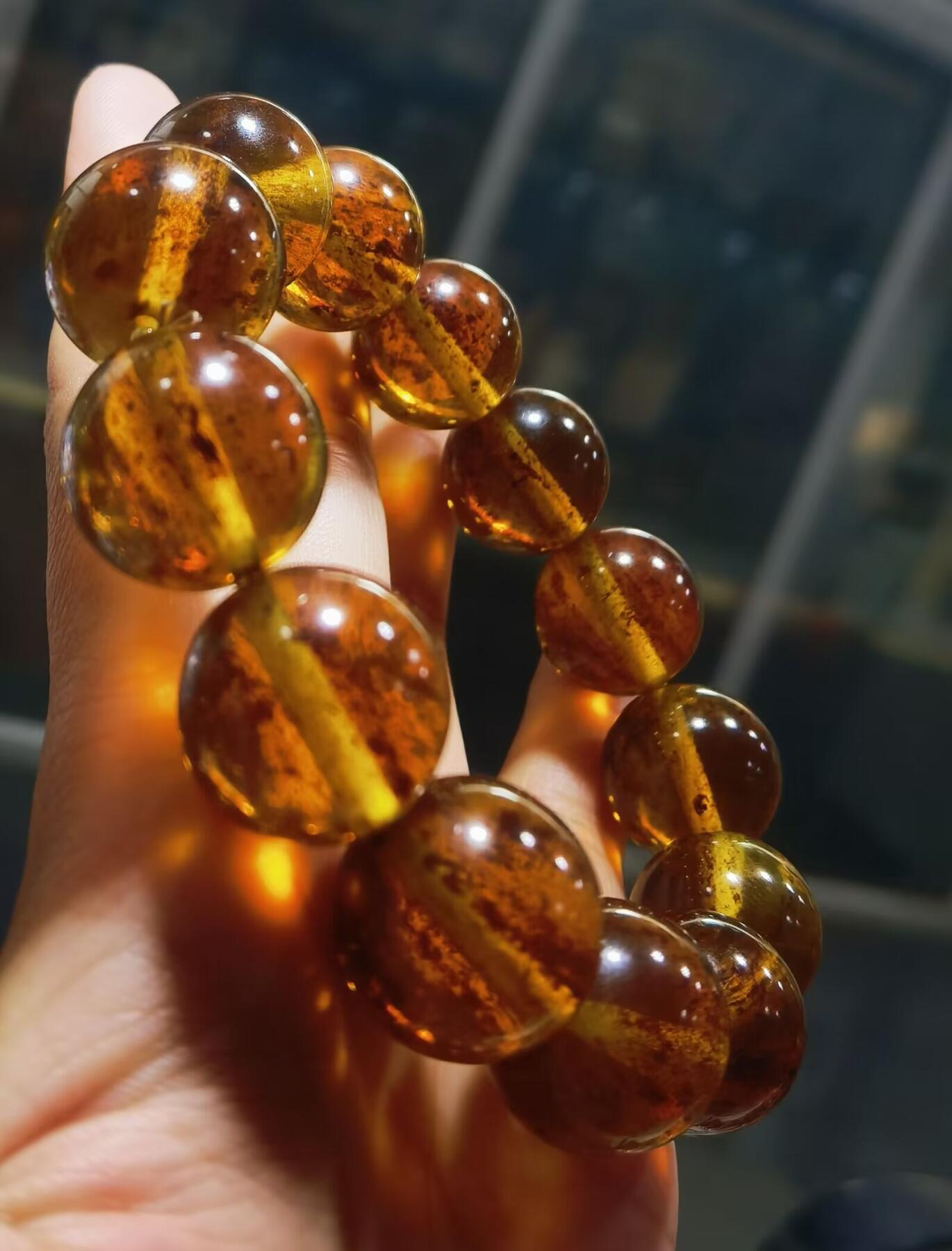 天然琥珀佛珠手串男款内部可见天然火山灰等，全品 尺寸:1.8cm克重:47.9