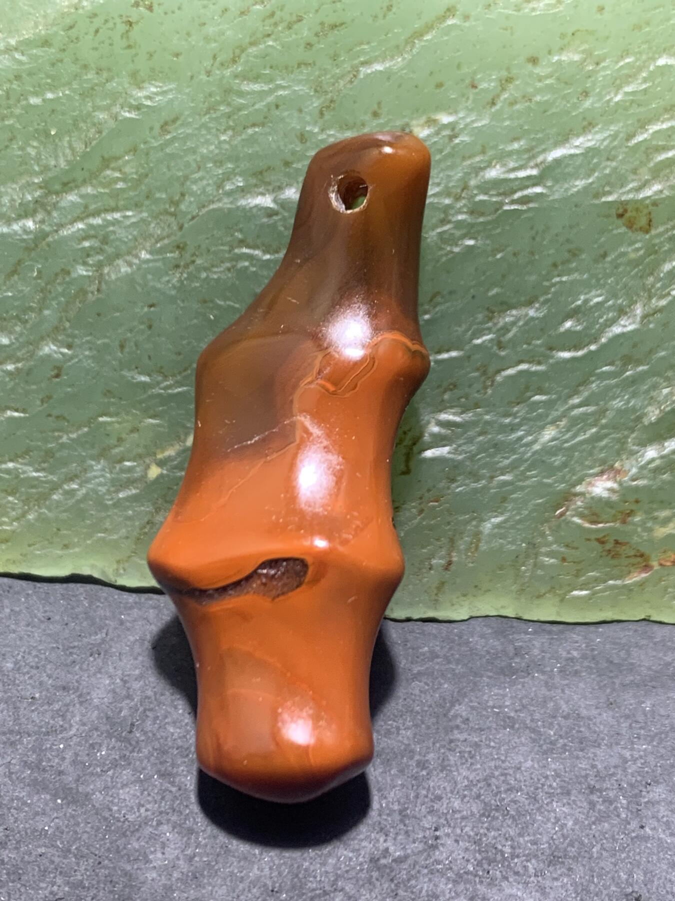 战国红玛瑙雕刻竹节吊坠一个，，