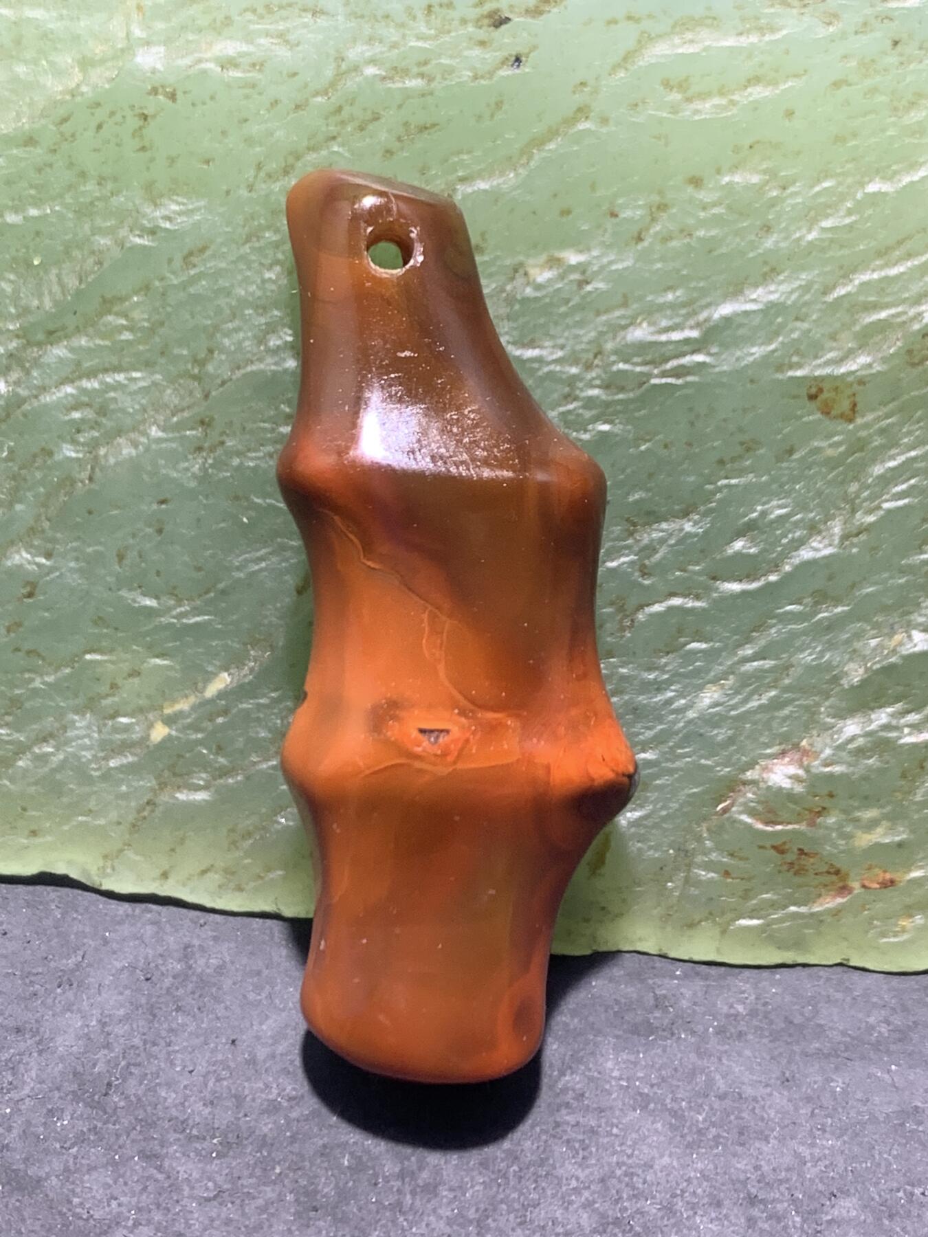战国红玛瑙雕刻竹节吊坠一个，，