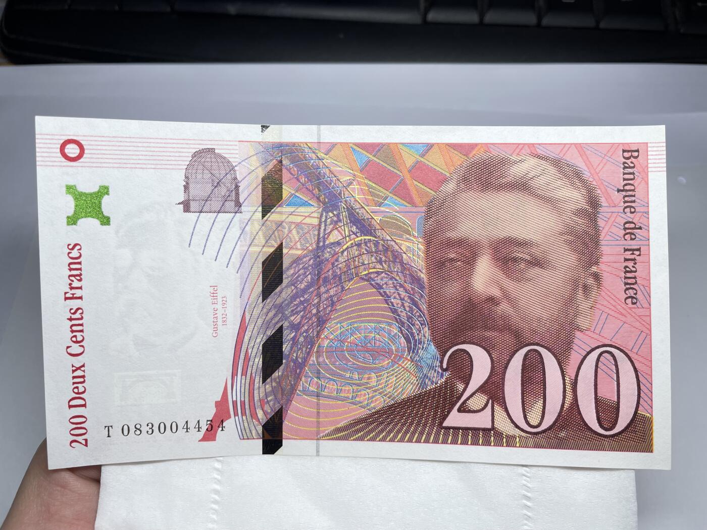 2024年集古藏今外币拍卖第十八期-第10场—（总第180拍-纸币专场），本期拍完结算一次，发货时间2-3天，休息几天后继续新的一期拍卖。 全新1999年法国200法郎一张，同冠十连曾送评一张出过冠军分