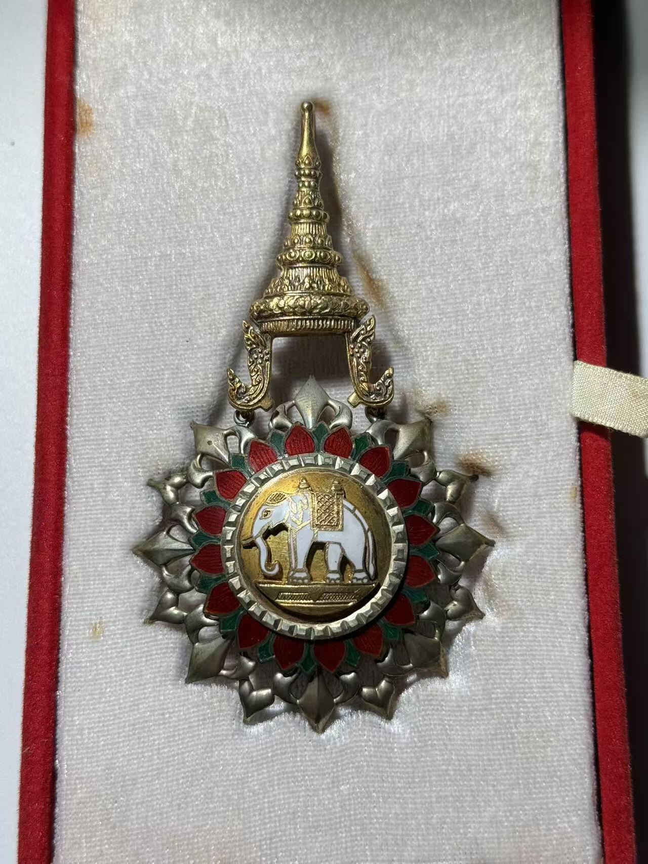 韵星假日精品2024冬季军品类拍卖会-- Rimey Holidays Boutique 2024 Winter Militaria Sale 泰王国指挥官级白象勋章带盒