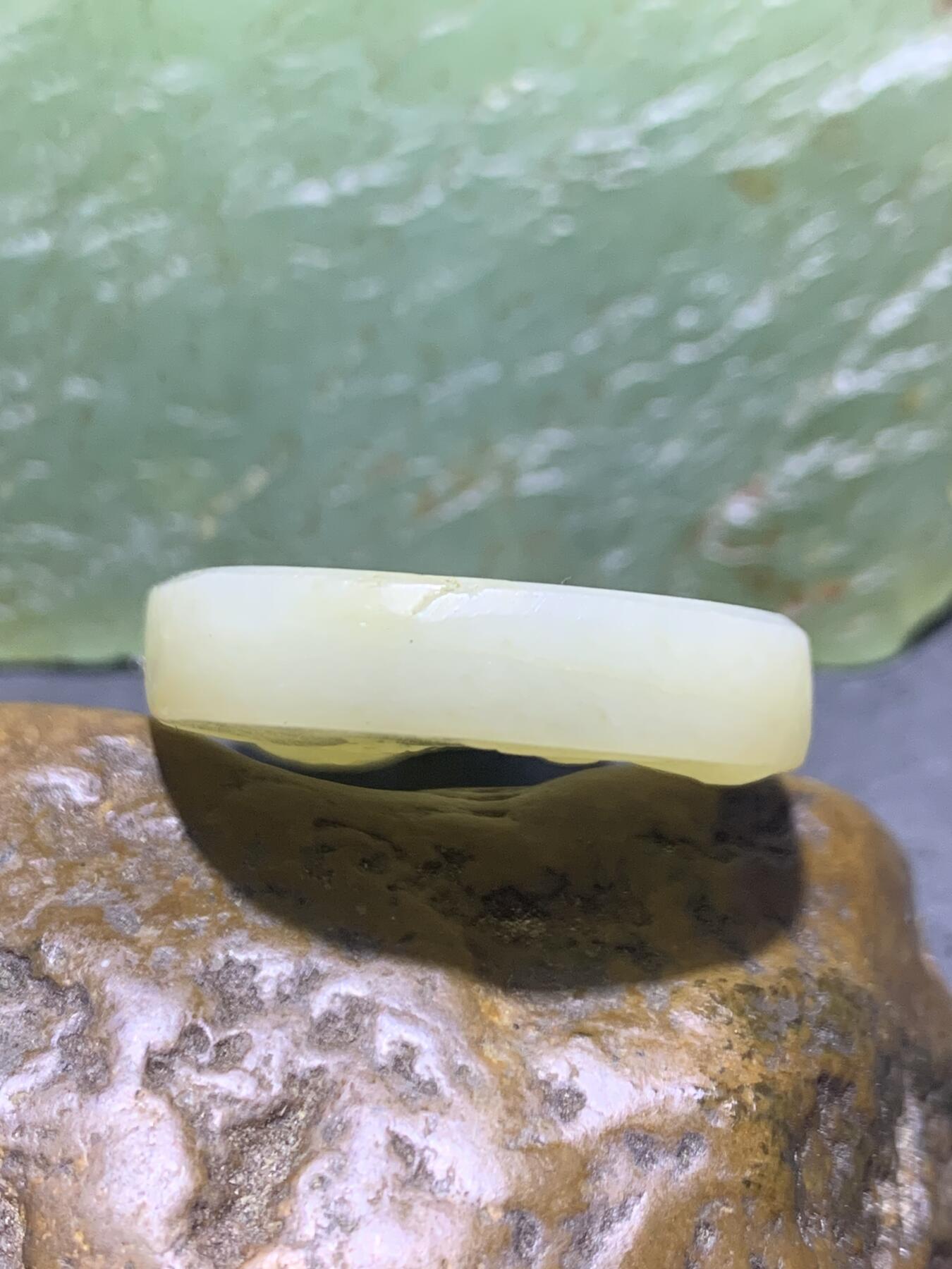 天然青海料和田玉雕刻观音菩萨通货牌子一个，