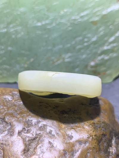 天然青海料和田玉雕刻观音菩萨通货牌子一个， 天然青海料和田玉雕刻观音菩萨通货牌子一个，