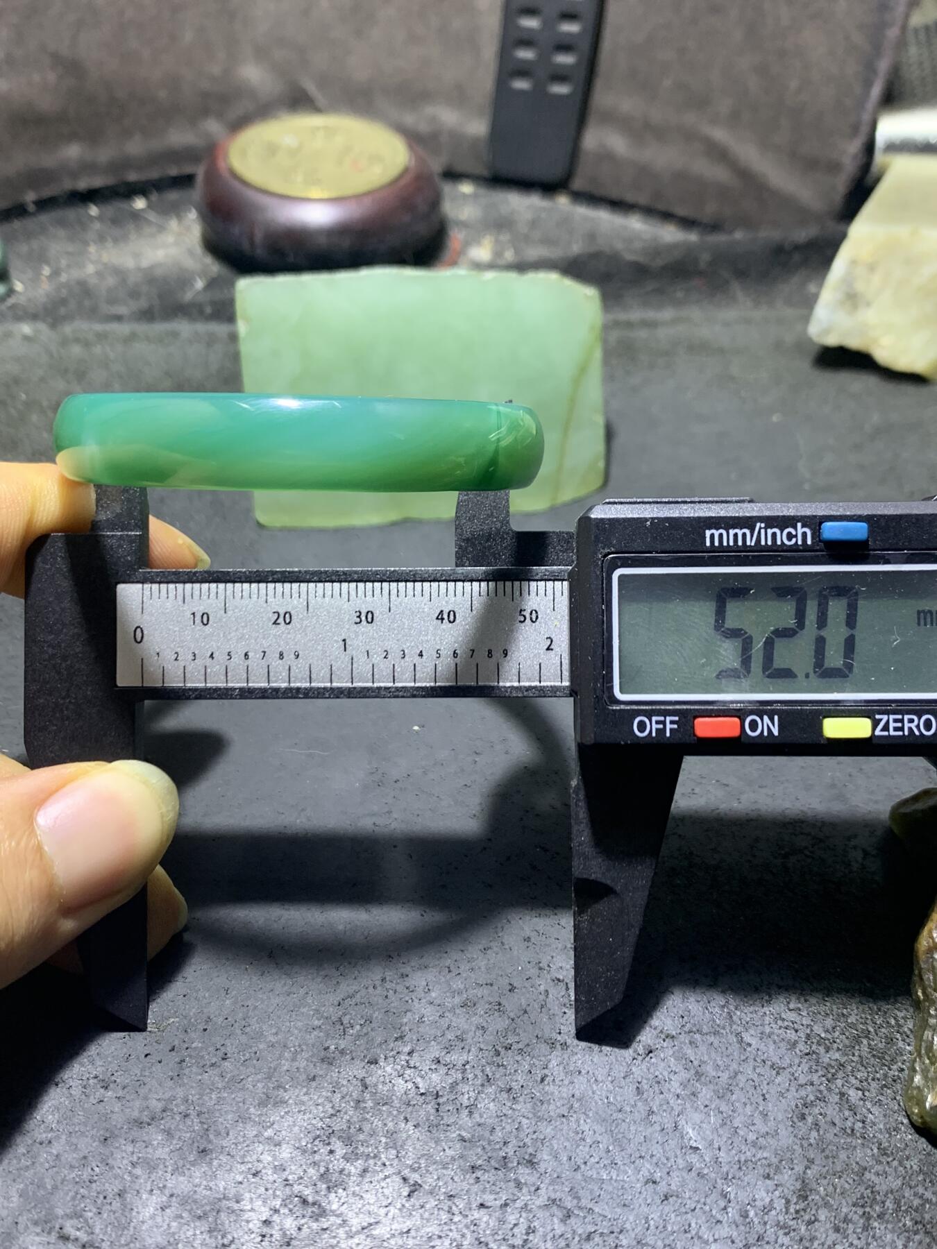 缠丝玛瑙通货小手镯1只，