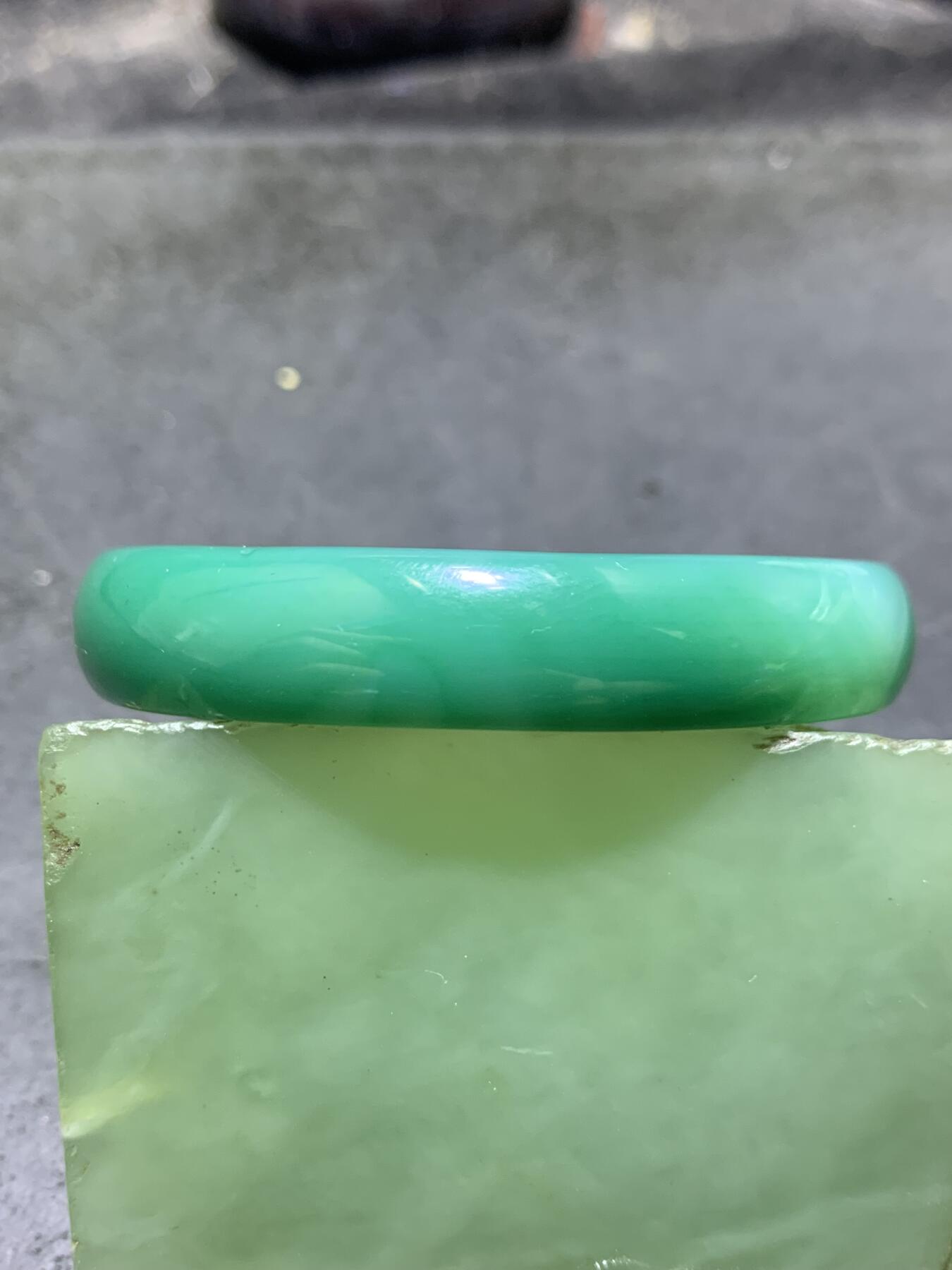 缠丝玛瑙通货小手镯1只，