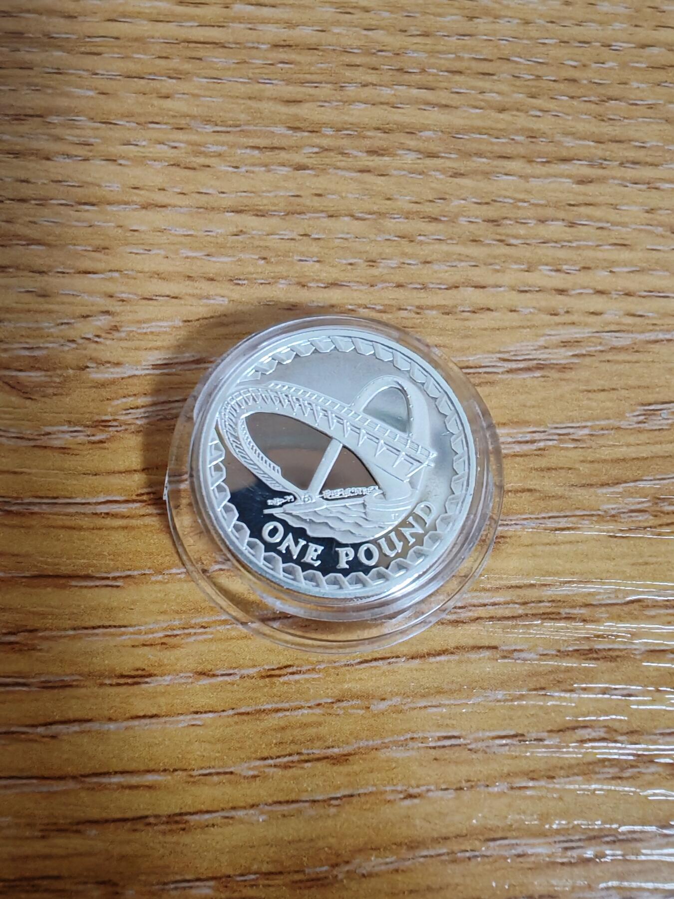 长老汇龙年精选第三十三场拍卖 2007英国千禧桥1英镑精制加厚银币，量少精品
