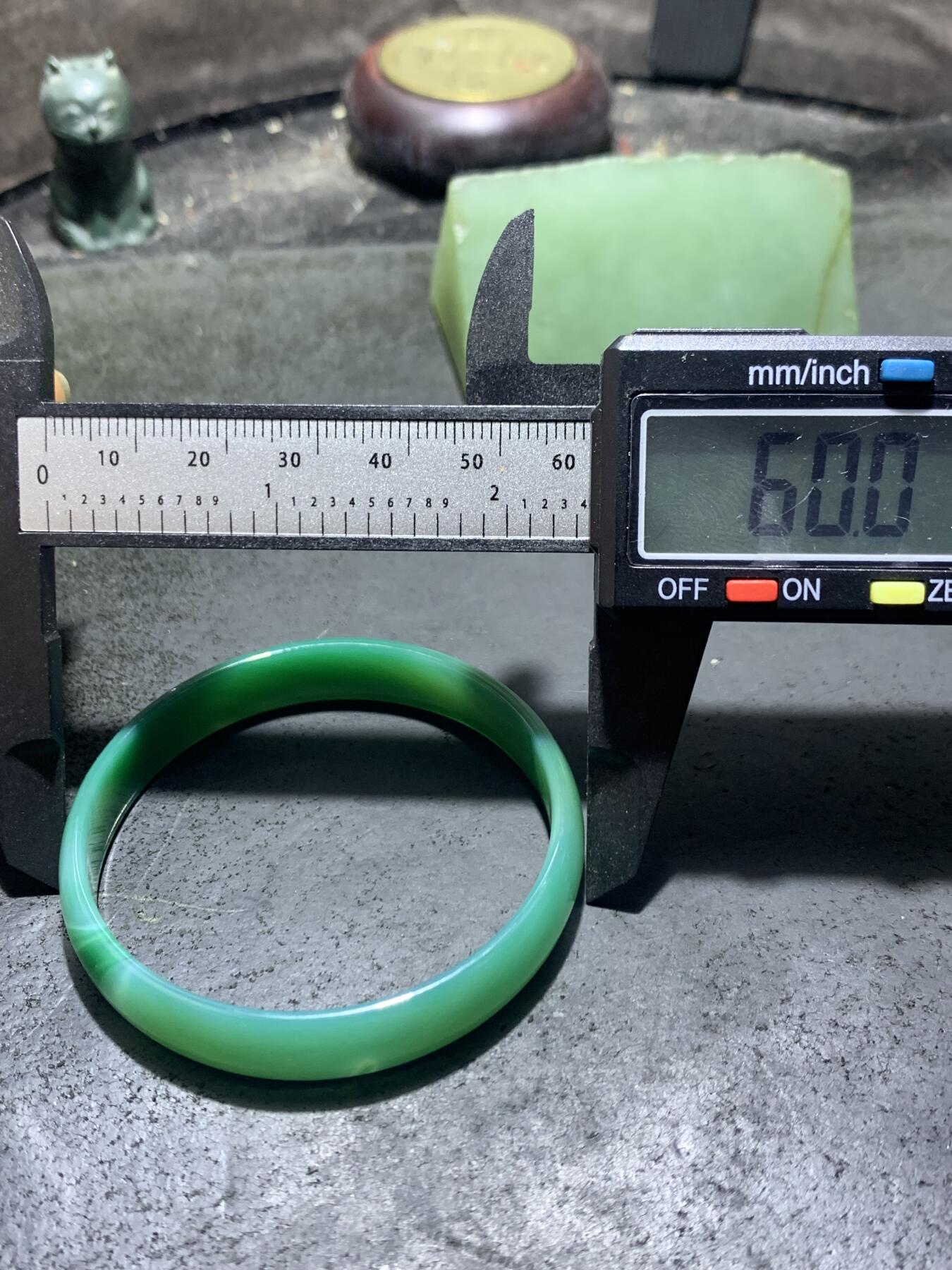 缠丝玛瑙通货小手镯1只，