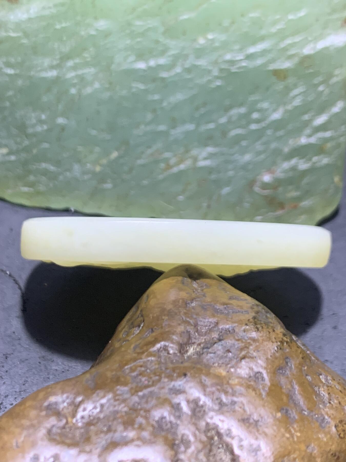天然青海料和田玉雕刻观音菩萨通货牌子一个，