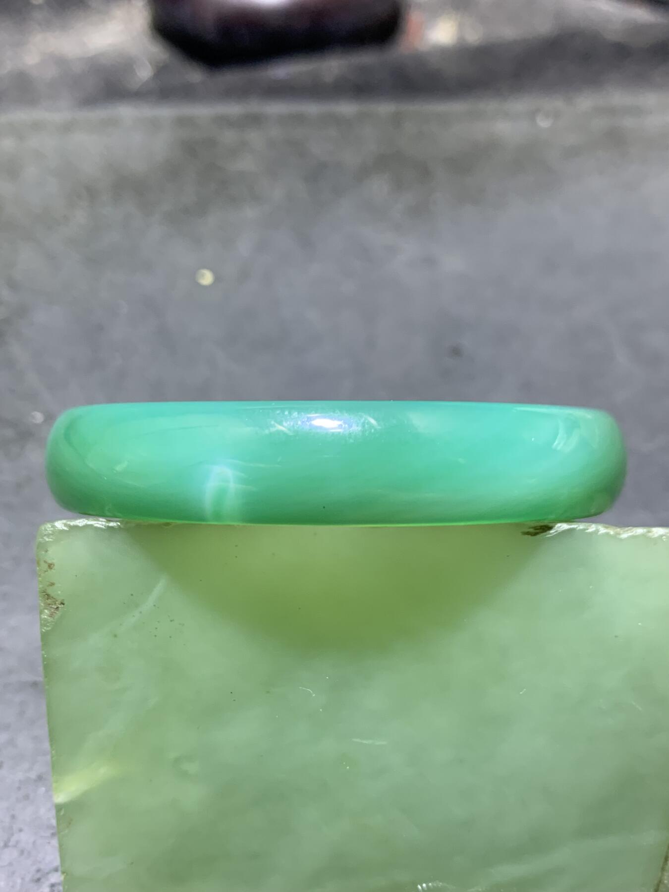 缠丝玛瑙通货小手镯1只，