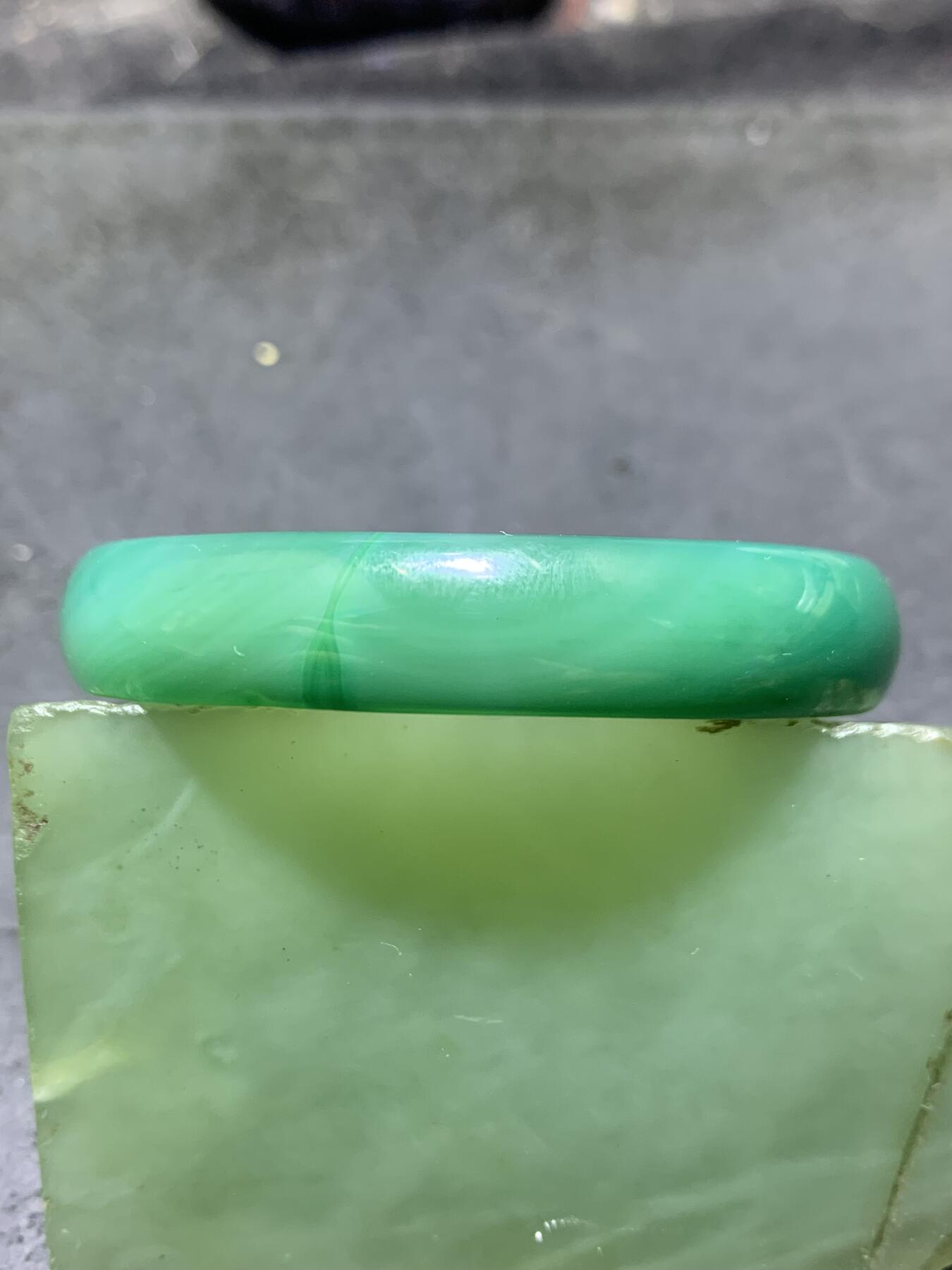缠丝玛瑙通货小手镯1只，