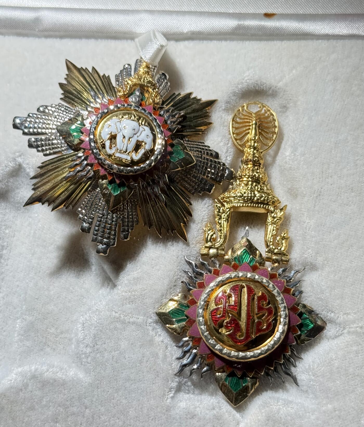 韵星假日精品2024冬季军品类拍卖会-- Rimey Holidays Boutique 2024 Winter Militaria Sale 泰王国特级白象勋章原盒一套（女士版）