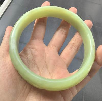 创汇时期和田姜黄料手工雕刻十二生肖臂环 ​条宽2.0cm*条厚0.9cm直径9.0cm ​全品 - 创汇时期和田姜黄料手工雕刻十二生肖臂环 ​条宽2.0cm*条厚0.9cm直径9.0cm ​全品
