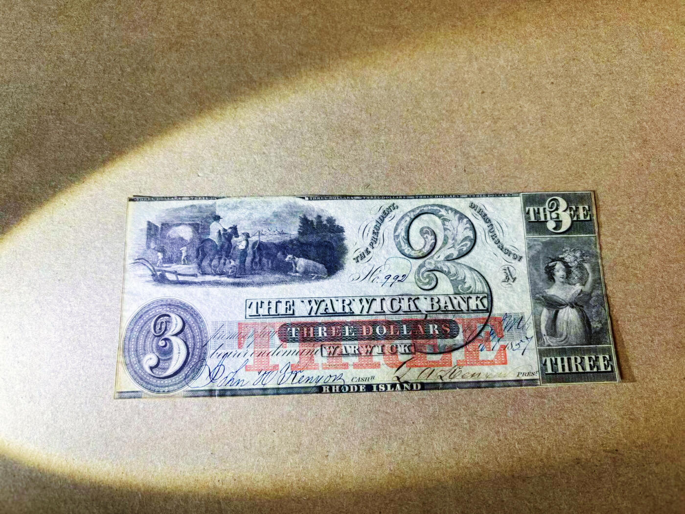 【Blue Auction】✨世界纸币精拍第591期【精】 【手签实钞 992小号 非常少见的版本存世量极少】美国 罗德岛 1857年3美金 美女 农作场景  设计精美 AU品相 原汁原味 