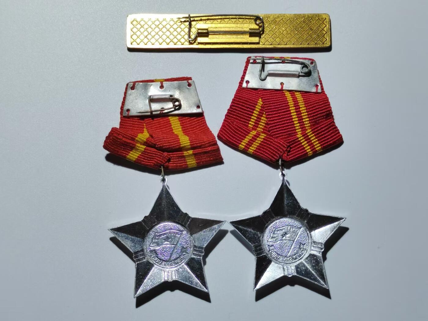 韵星假日精品2024冬季军品类拍卖会-- Rimey Holidays Boutique 2024 Winter Militaria Sale 越南社会主义共和国三、二级光荣战士勋章+一二三级光荣战士勋章勋略一套