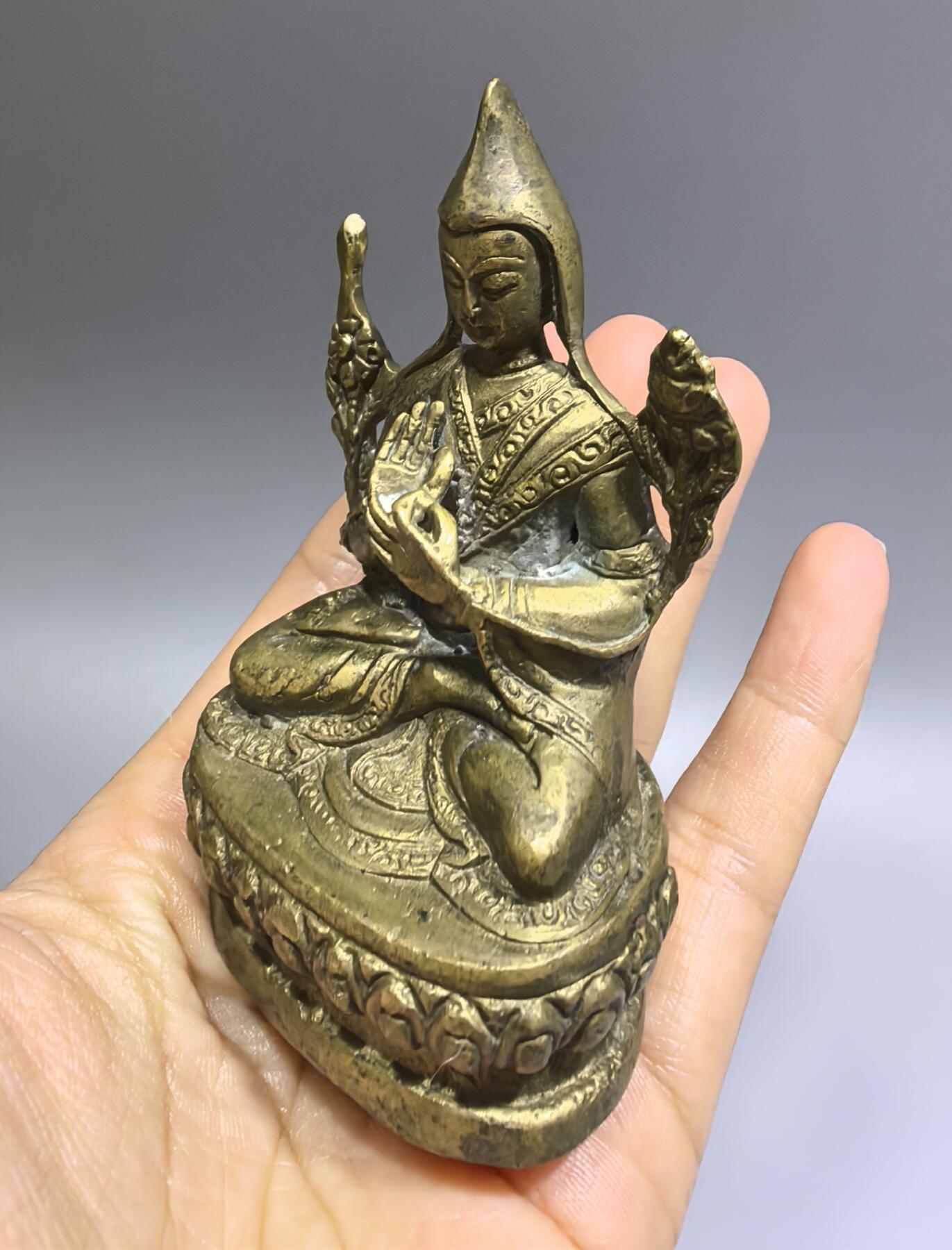 旧藏铜佛像全品如图所示 ​尺寸:8.4cm*5.0cm*3.6cm ​克重:127.5g