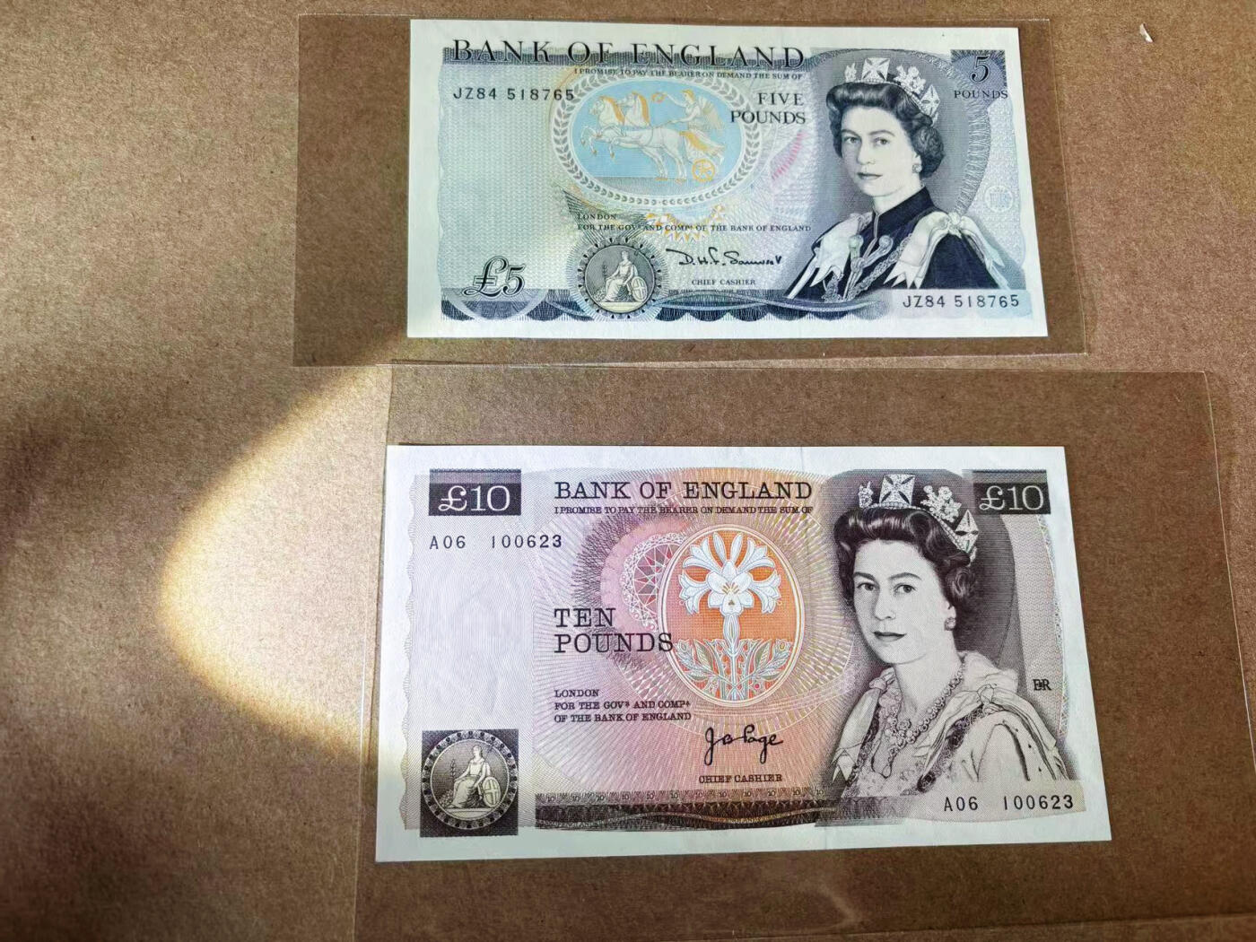 【Blue Auction】✨世界纸币精拍第591期【精】 【一组2张 含无47】英国 D序列5-10镑 AU/UNC-