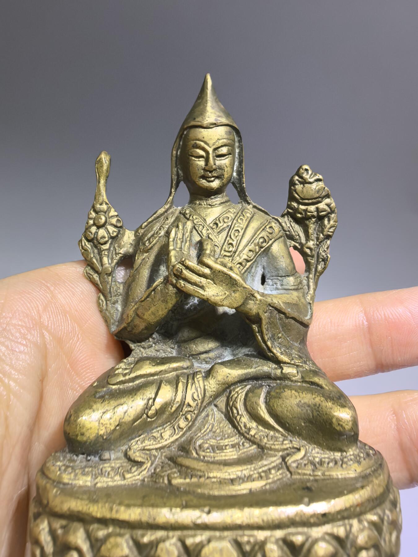 旧藏铜佛像全品如图所示 ​尺寸:8.4cm*5.0cm*3.6cm ​克重:127.5g