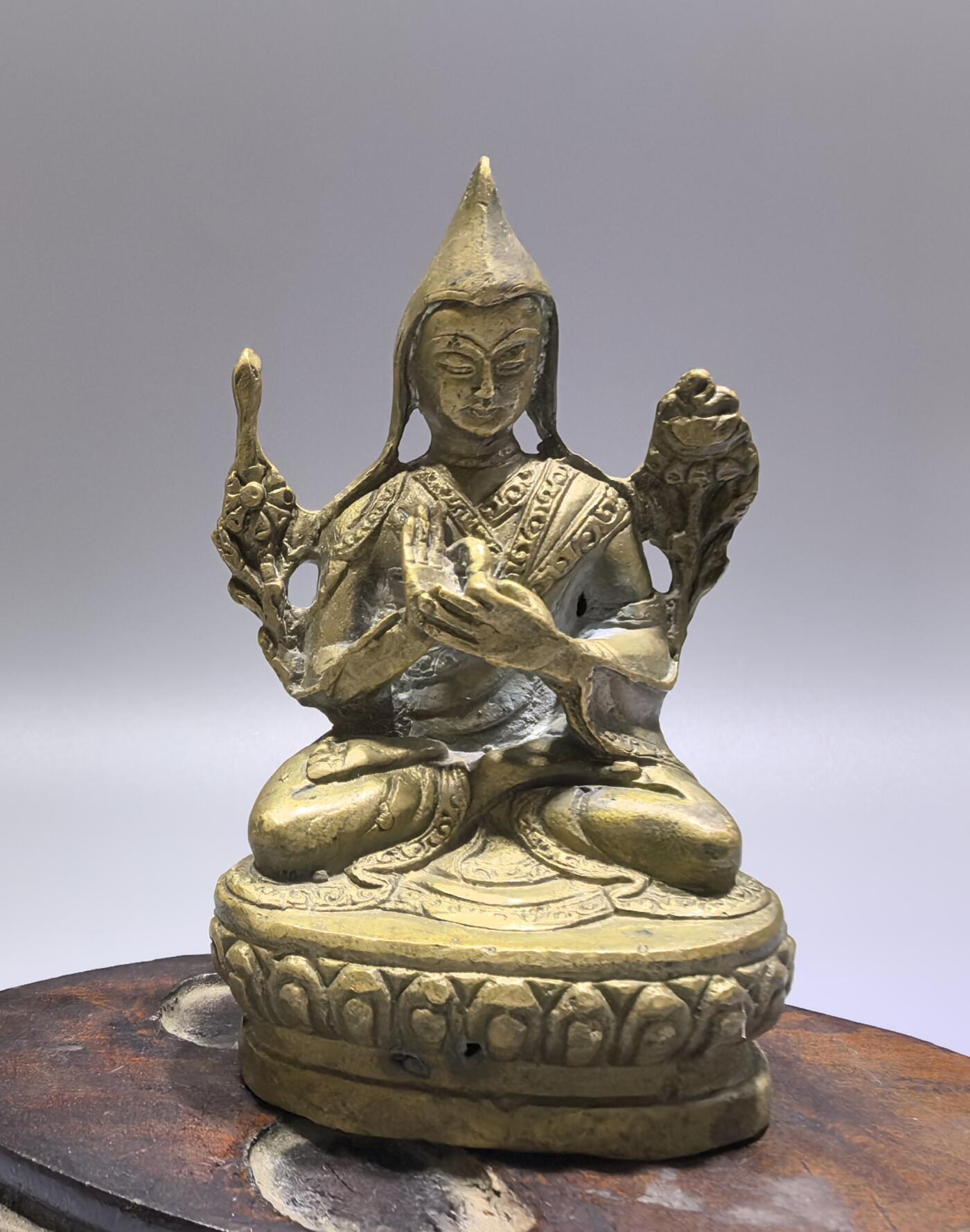旧藏铜佛像全品如图所示 ​尺寸:8.4cm*5.0cm*3.6cm ​克重:127.5g