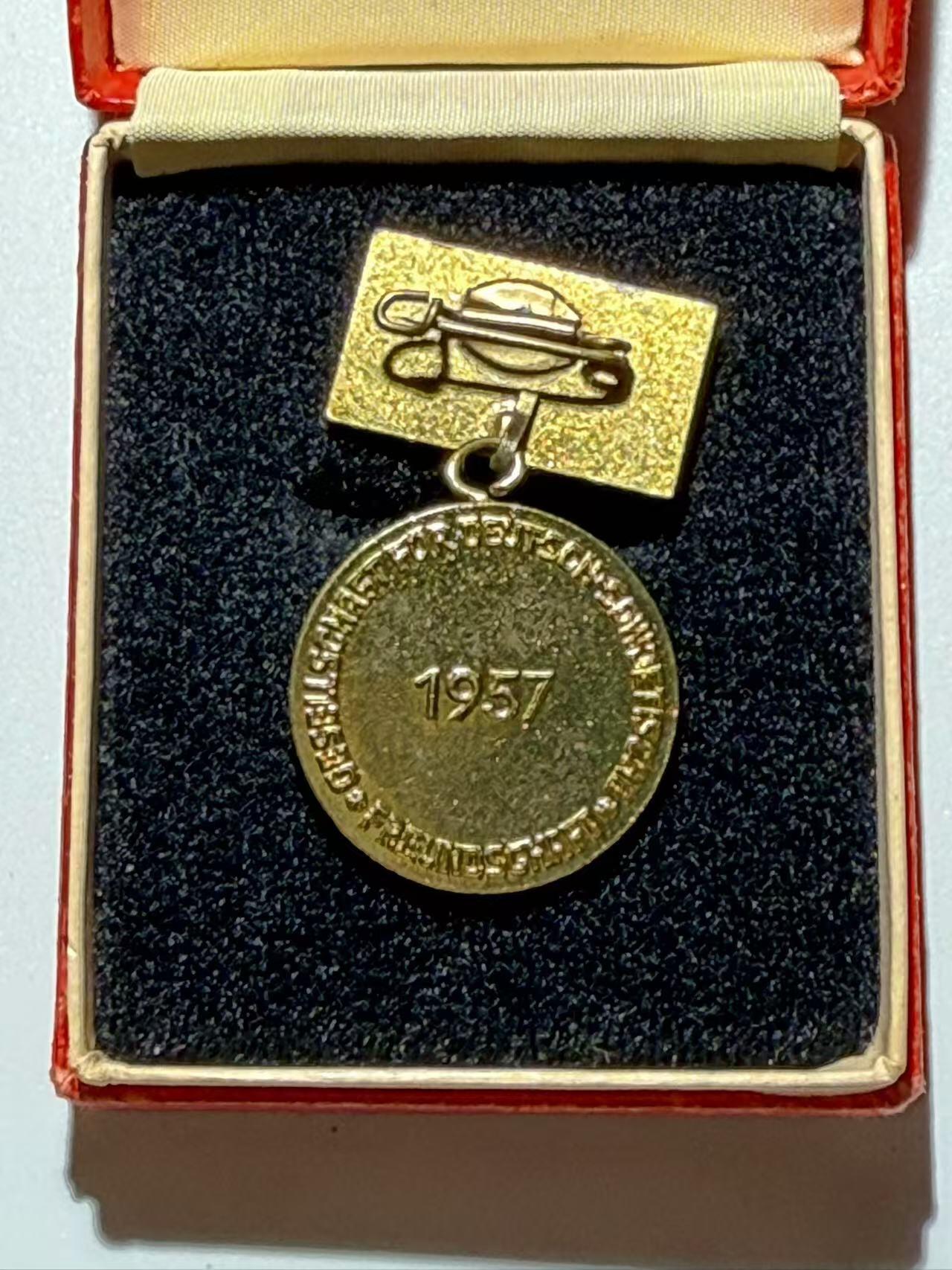 韵星假日精品2024冬季军品类拍卖会-- Rimey Holidays Boutique 2024 Winter Militaria Sale 民主德国金级苏德友谊会员奖章带盒