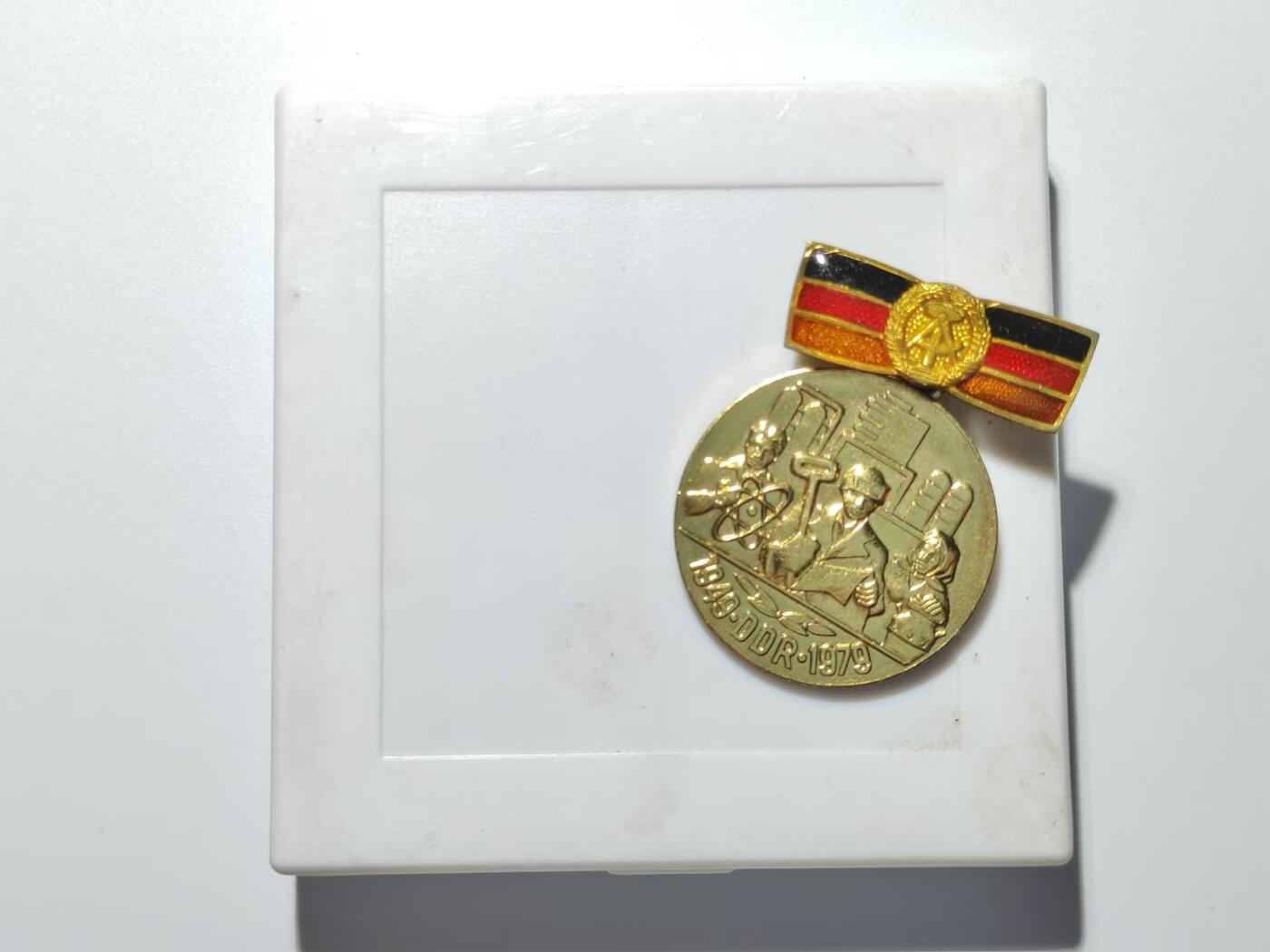 韵星假日精品2024冬季军品类拍卖会-- Rimey Holidays Boutique 2024 Winter Militaria Sale 民主德国建国三十周年奖章带原盒