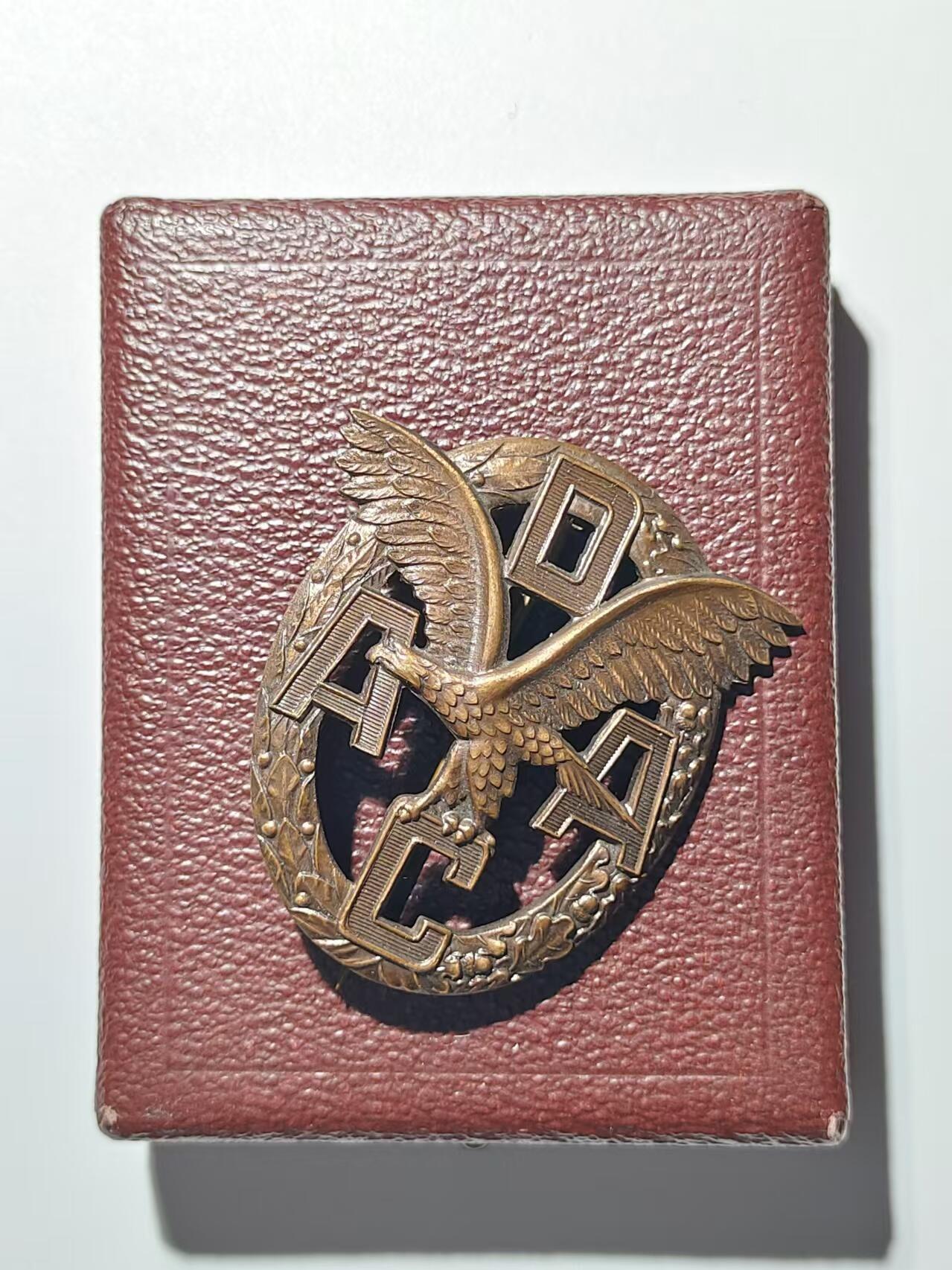 韵星假日精品2024冬季军品类拍卖会-- Rimey Holidays Boutique 2024 Winter Militaria Sale 德意志第三帝国日耳曼汽车协会证章带原盒