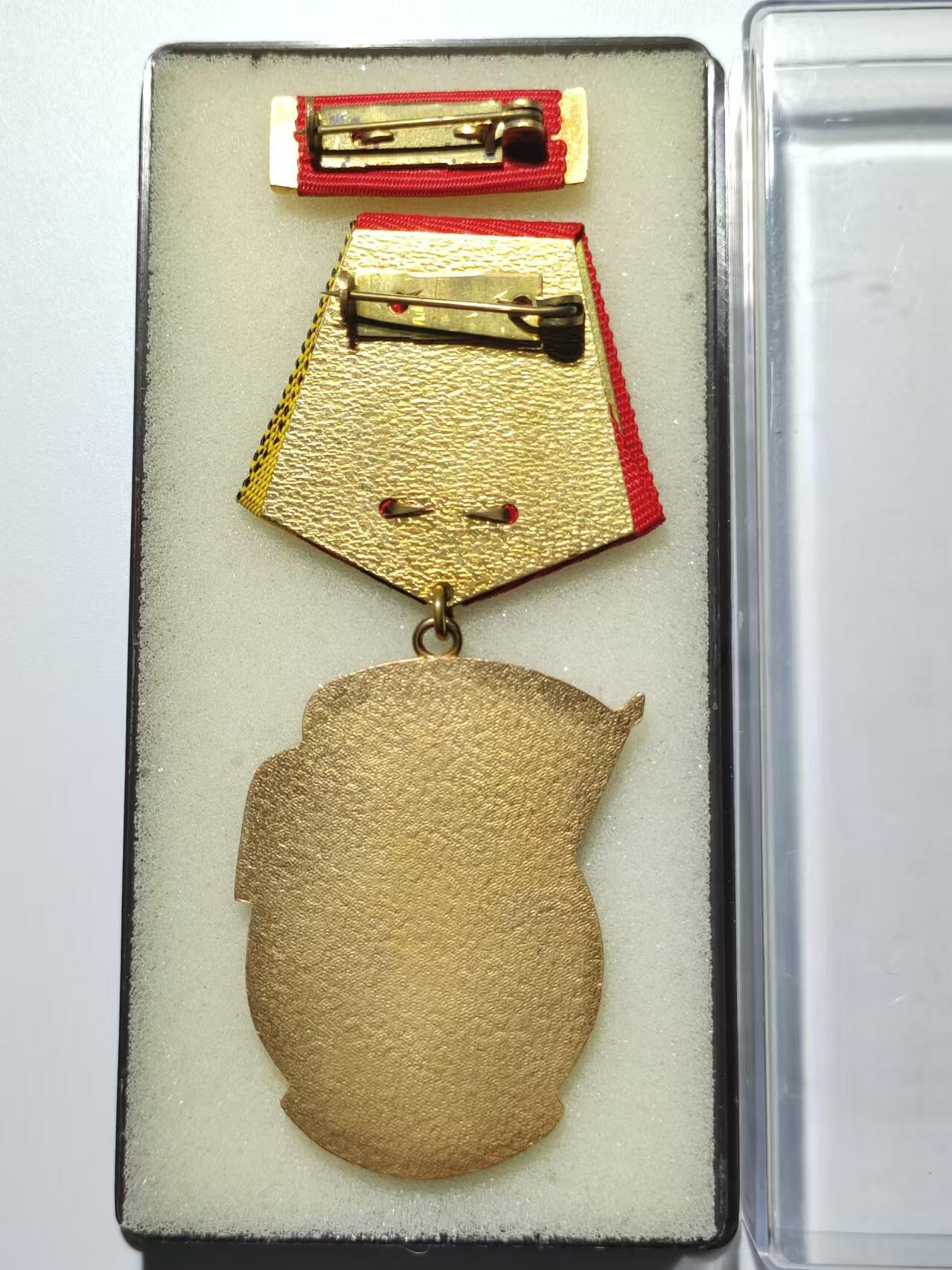 韵星假日精品2024冬季军品类拍卖会-- Rimey Holidays Boutique 2024 Winter Militaria Sale 民主德国二级劳动红旗勋章带略、原盒