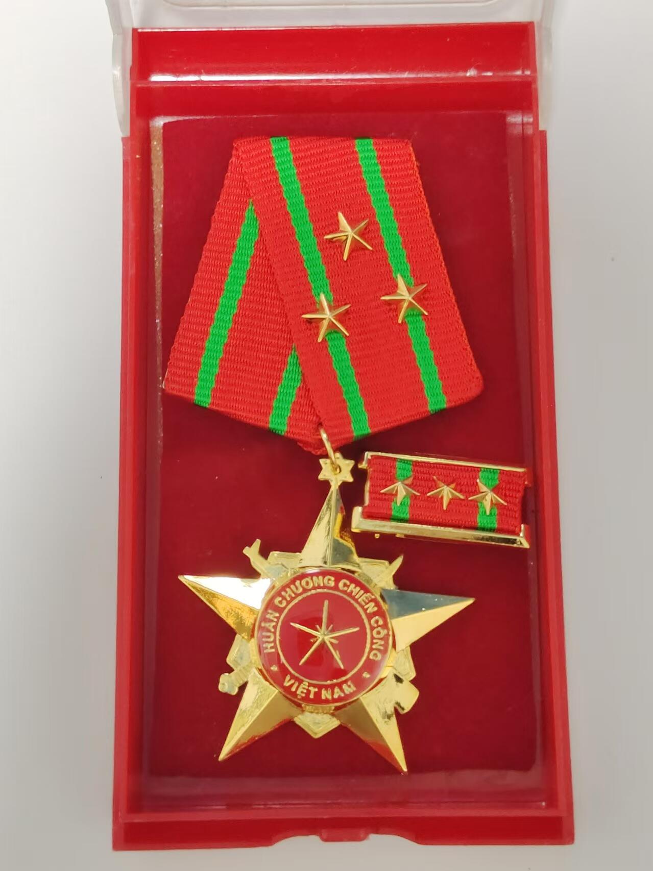 韵星假日精品2024冬季军品类拍卖会-- Rimey Holidays Boutique 2024 Winter Militaria Sale 越南社会主义共和国一级战功勋章带原盒、略一套
