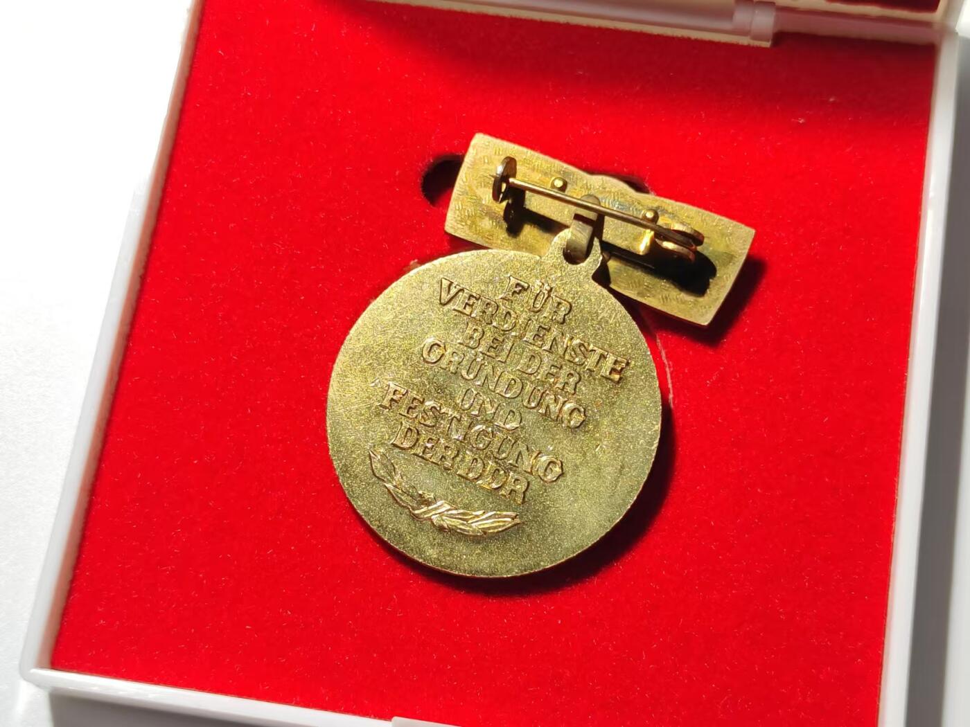 韵星假日精品2024冬季军品类拍卖会-- Rimey Holidays Boutique 2024 Winter Militaria Sale 民主德国建国三十周年奖章带原盒
