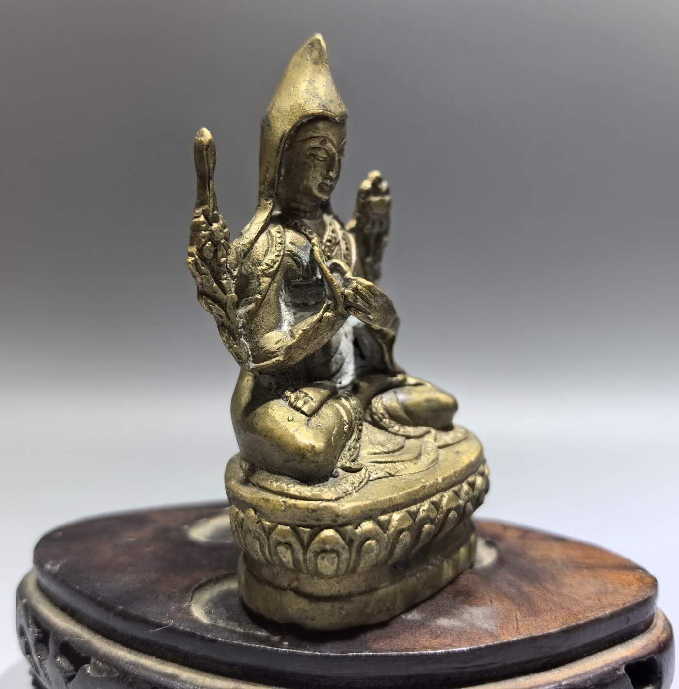 旧藏铜佛像全品如图所示 ​尺寸:8.4cm*5.0cm*3.6cm ​克重:127.5g