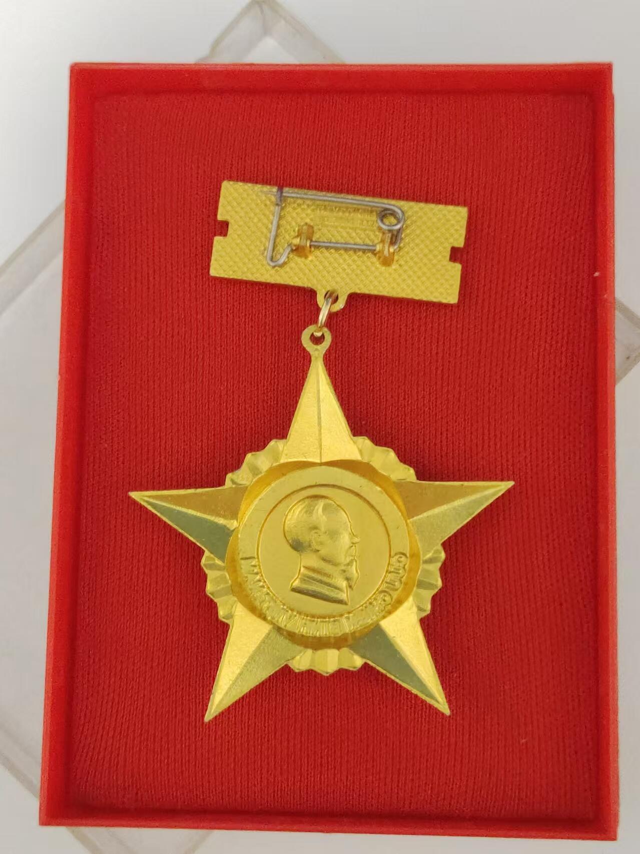 韵星假日精品2024冬季军品类拍卖会-- Rimey Holidays Boutique 2024 Winter Militaria Sale 越南胡志明老兵协会奖章带原盒