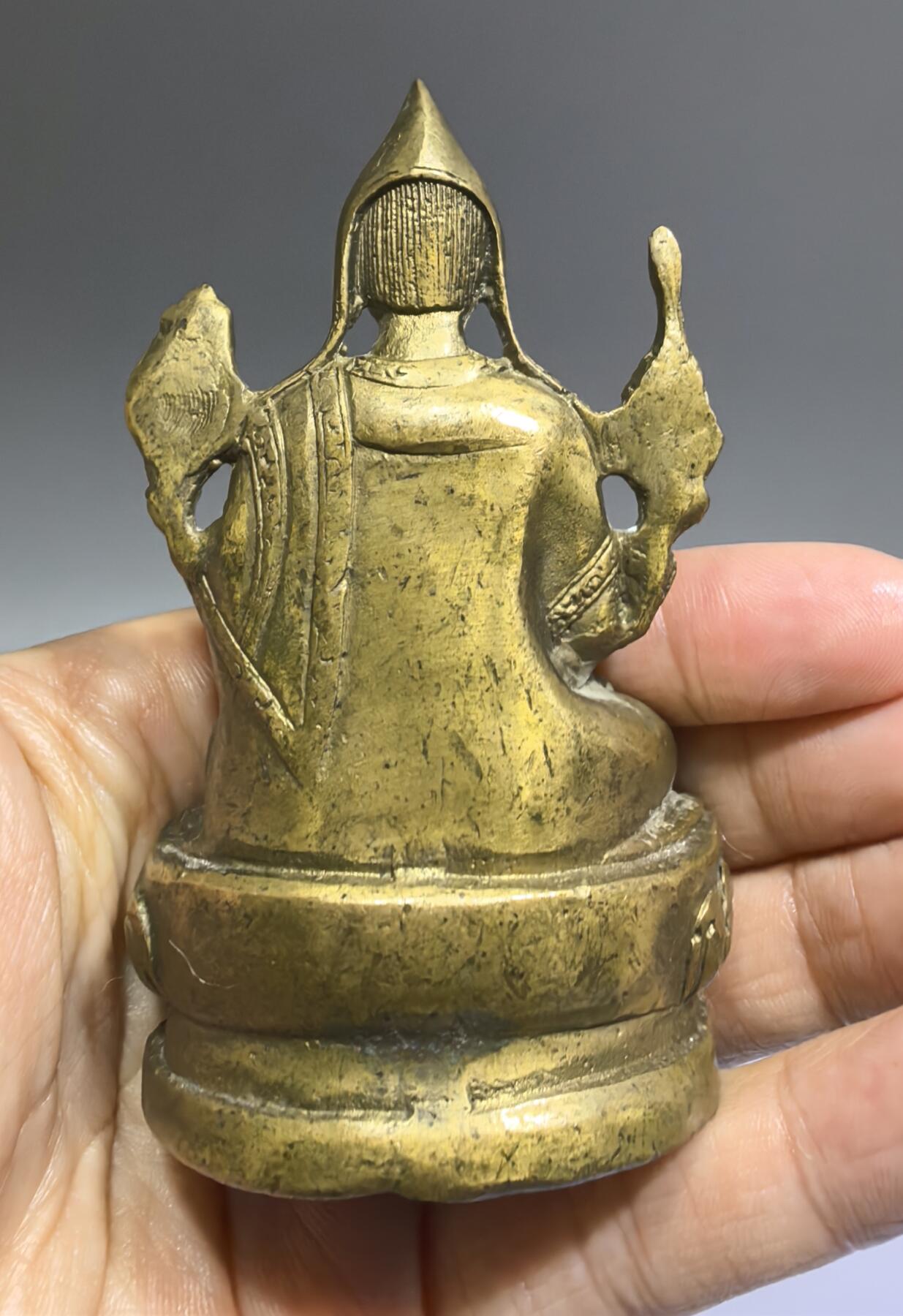 旧藏铜佛像全品如图所示 ​尺寸:8.4cm*5.0cm*3.6cm ​克重:127.5g