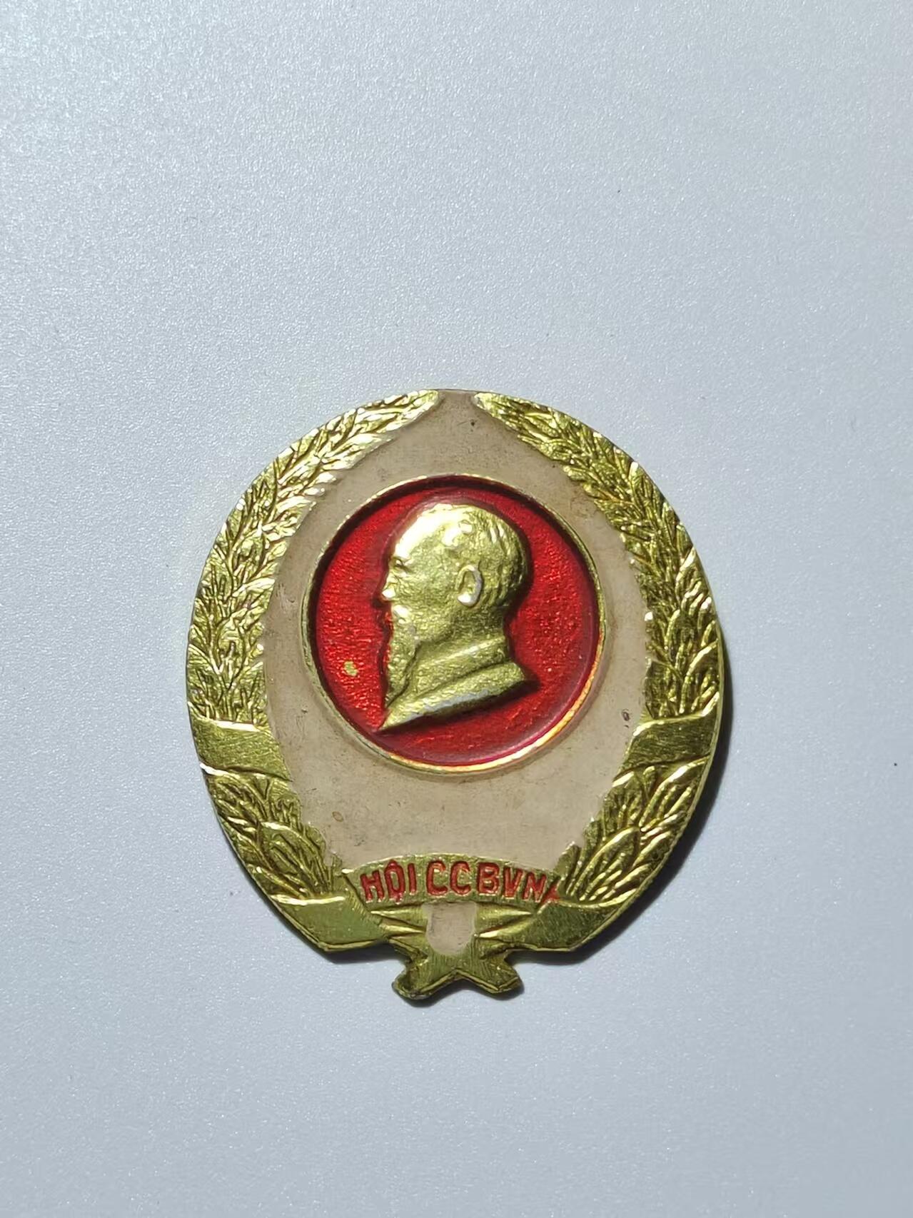 韵星假日精品2024冬季军品类拍卖会-- Rimey Holidays Boutique 2024 Winter Militaria Sale 越南社会主义共和国胡志明退伍军人协会证章