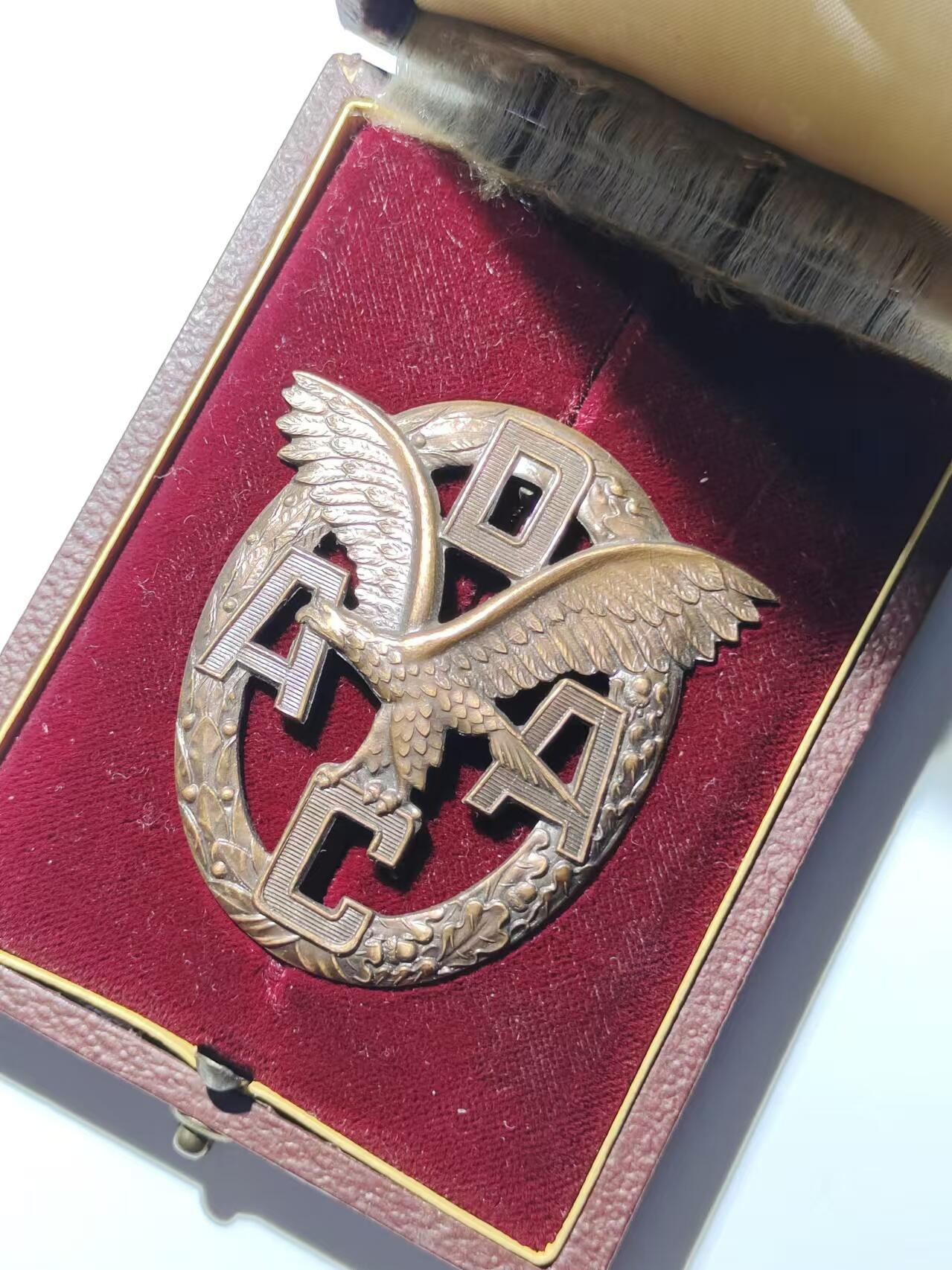 韵星假日精品2024冬季军品类拍卖会-- Rimey Holidays Boutique 2024 Winter Militaria Sale 德意志第三帝国日耳曼汽车协会证章带原盒