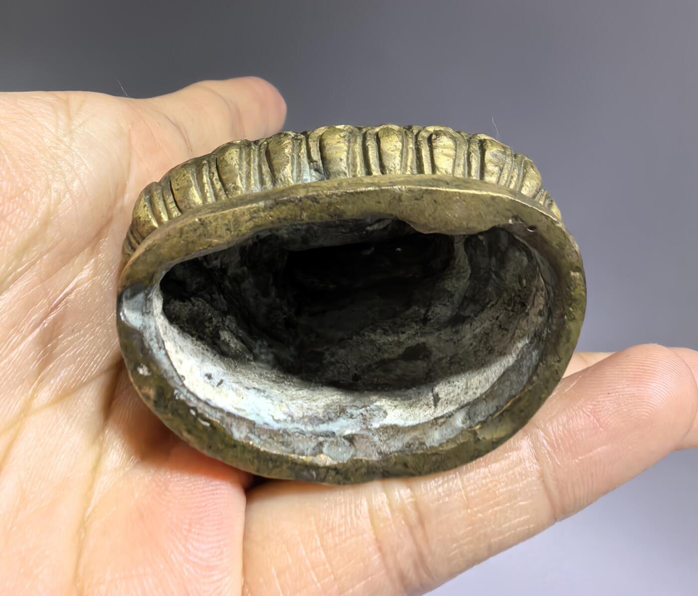 旧藏铜佛像全品如图所示 ​尺寸:8.4cm*5.0cm*3.6cm ​克重:127.5g