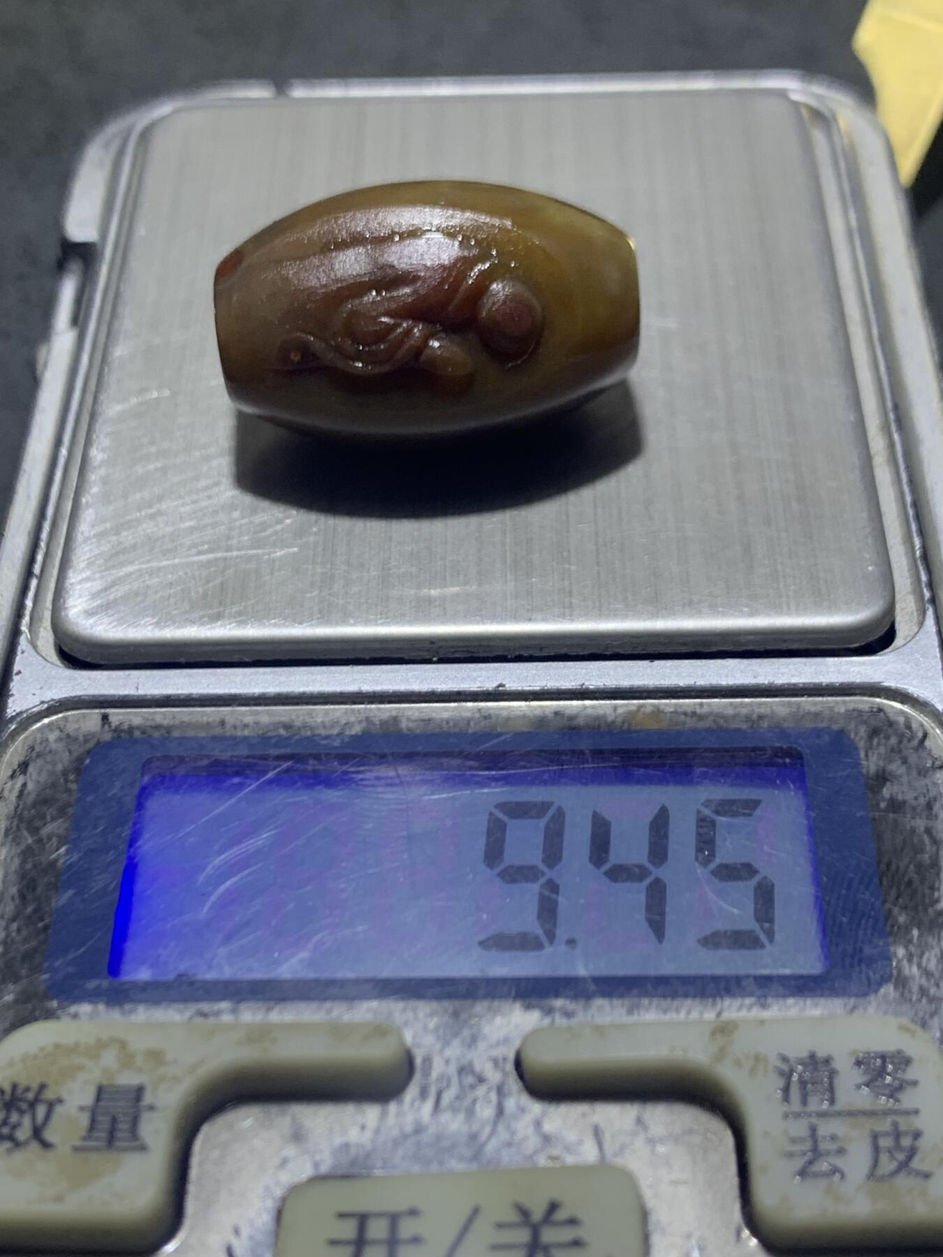 精美亚光冻料天眼纹战国红玛瑙手工俏色巧雕一心向佛桶珠一颗！