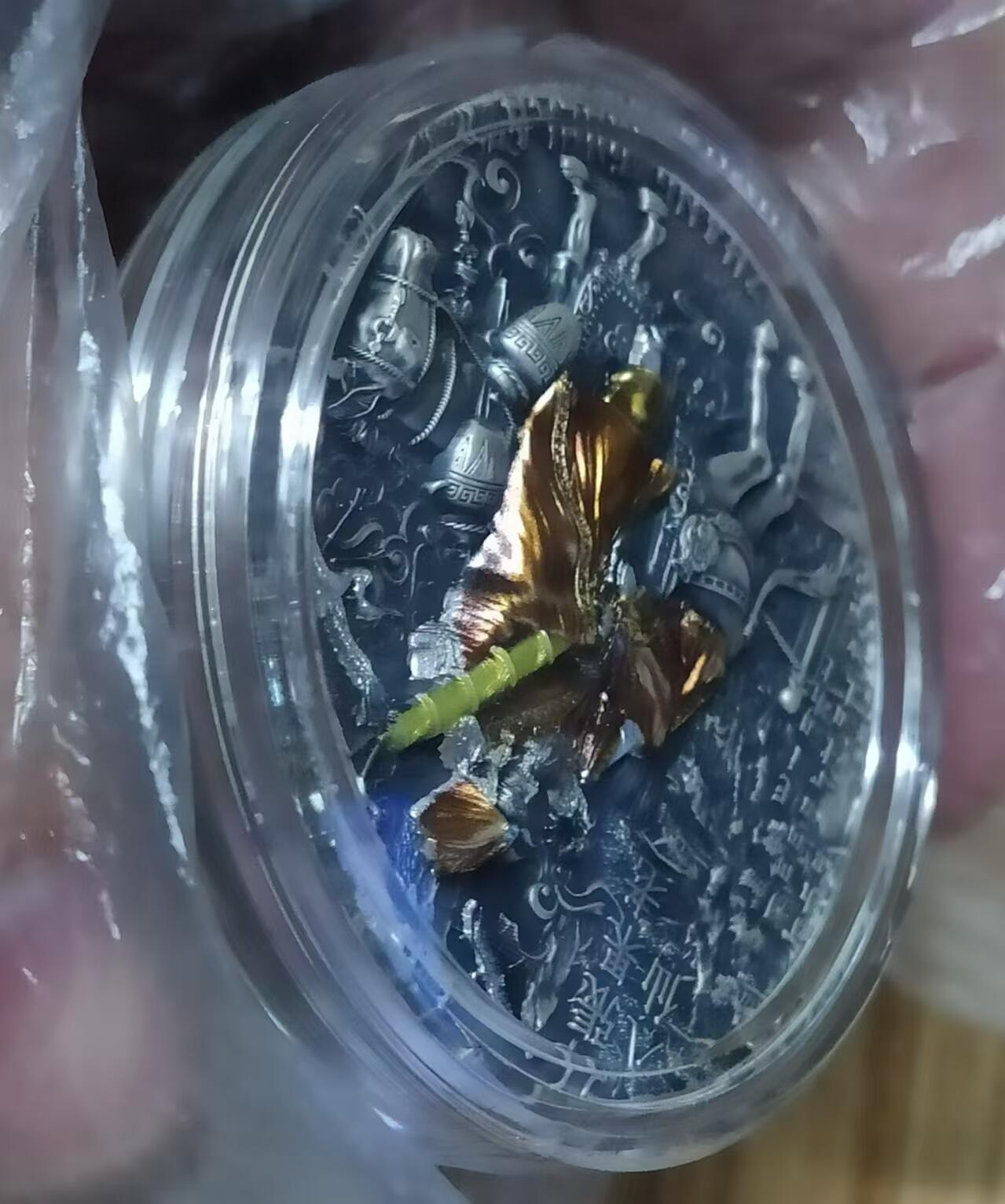 【币海沉浮】乌克兰纪念钞 【龙头币】纽埃2022年，2盎司，八仙过海(1)-张果老，超高超精浮雕、镀金、彩色仿古纪念银币. 盒证全. 龙头币(系列第一枚). 证书号为难得的靓号