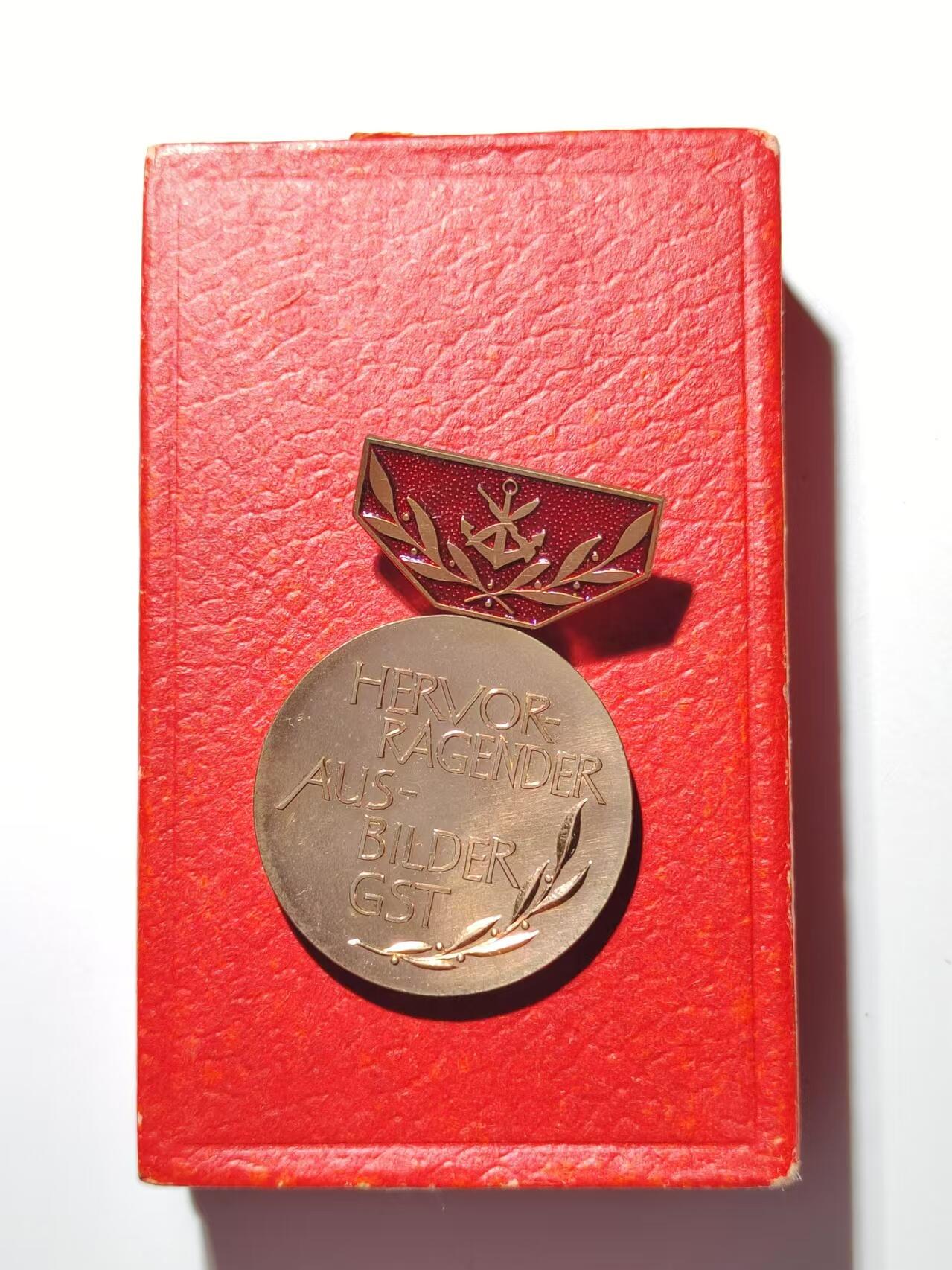韵星假日精品2024冬季军品类拍卖会-- Rimey Holidays Boutique 2024 Winter Militaria Sale 民主德国铜级体育技术协会奖章带盒