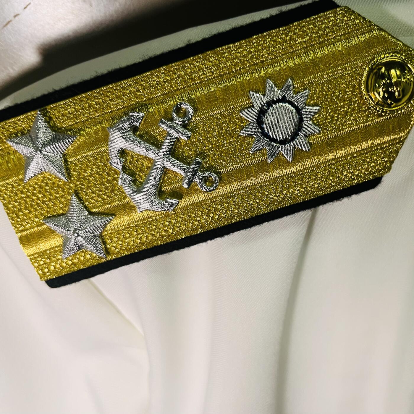 韵星假日精品2024冬季军品类拍卖会-- Rimey Holidays Boutique 2024 Winter Militaria Sale 海军政战主任张振亚中将白甲常服带姓名牌一套