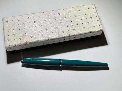 韵星假日精品2024冬季军品类拍卖会-- Rimey Holidays Boutique 2024 Winter Militaria Sale - 派克Parker1970年代Fountain 45钢笔 浅绿色 带原盒第一版logo 