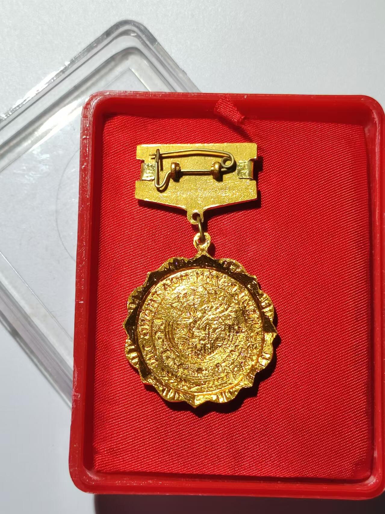 韵星假日精品2024冬季军品类拍卖会-- Rimey Holidays Boutique 2024 Winter Militaria Sale 越南社会主义共和国文化部优秀服务奖章带原盒一套