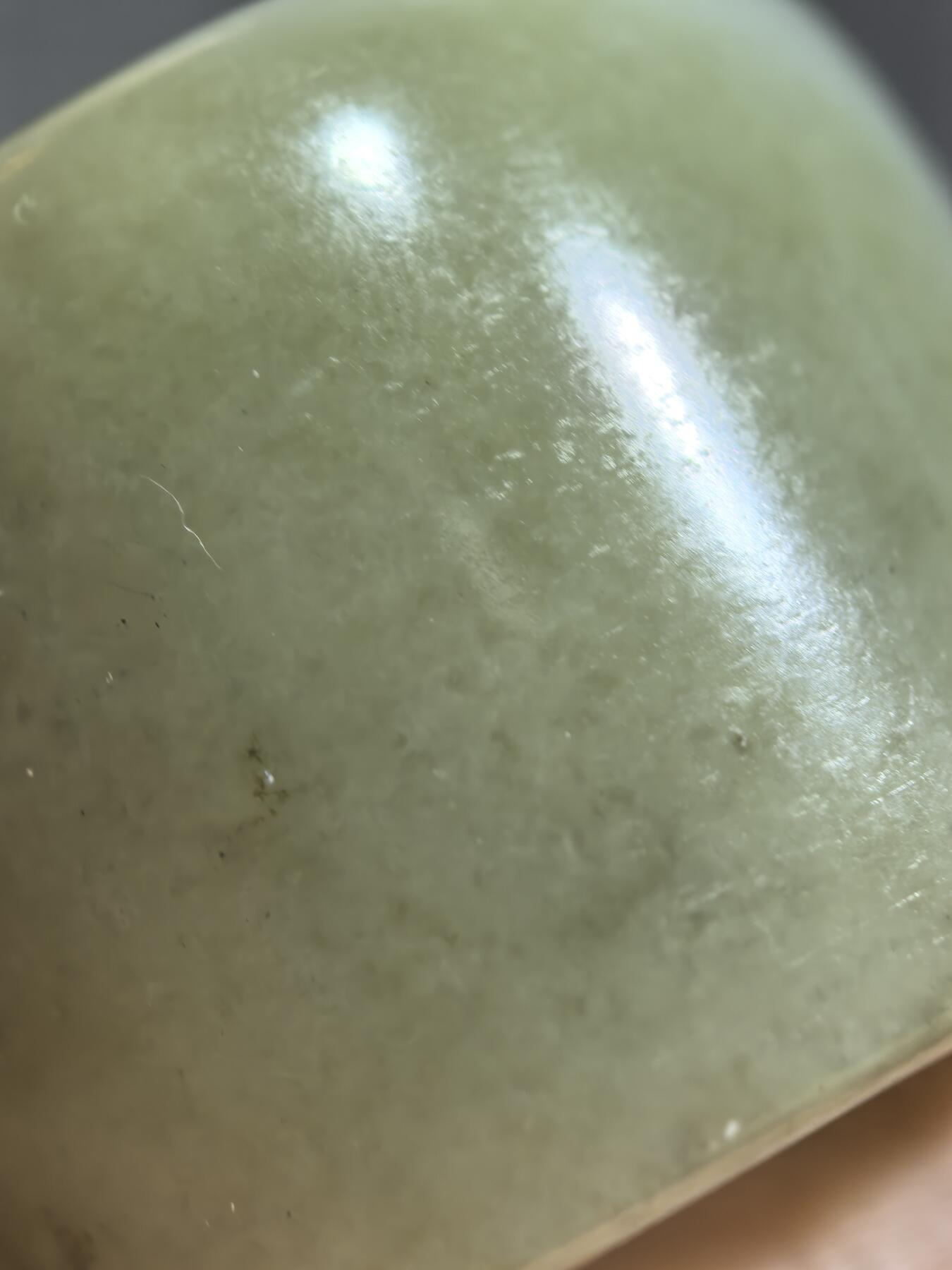旧藏和田玉扳指，玉质油润细腻，包浆浑厚。内径:29cm壁厚:0.6cm克重:36g