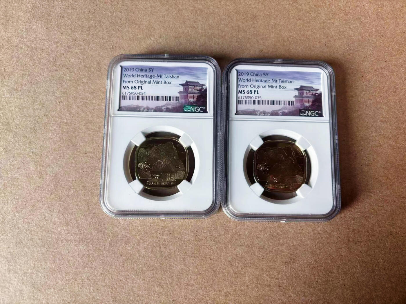 【Blue Auction】✨世界纸币精拍第591期【精】 【一组2枚】中国 2019年5元 泰山纪念币 NGC MS68PL 镜面